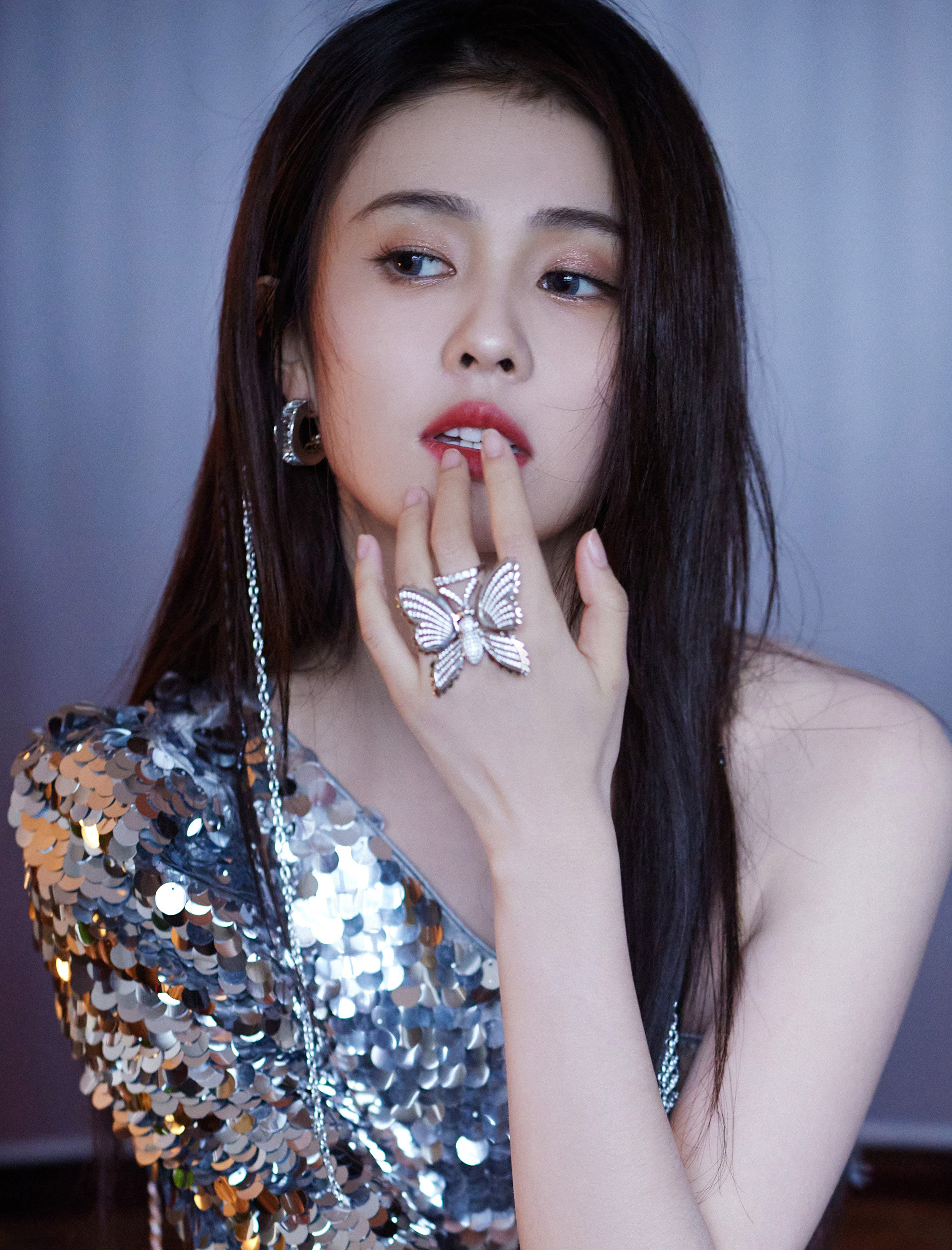 一襲亮銀綴薄紗—白鹿 [高清套圖]-第1章-图片5