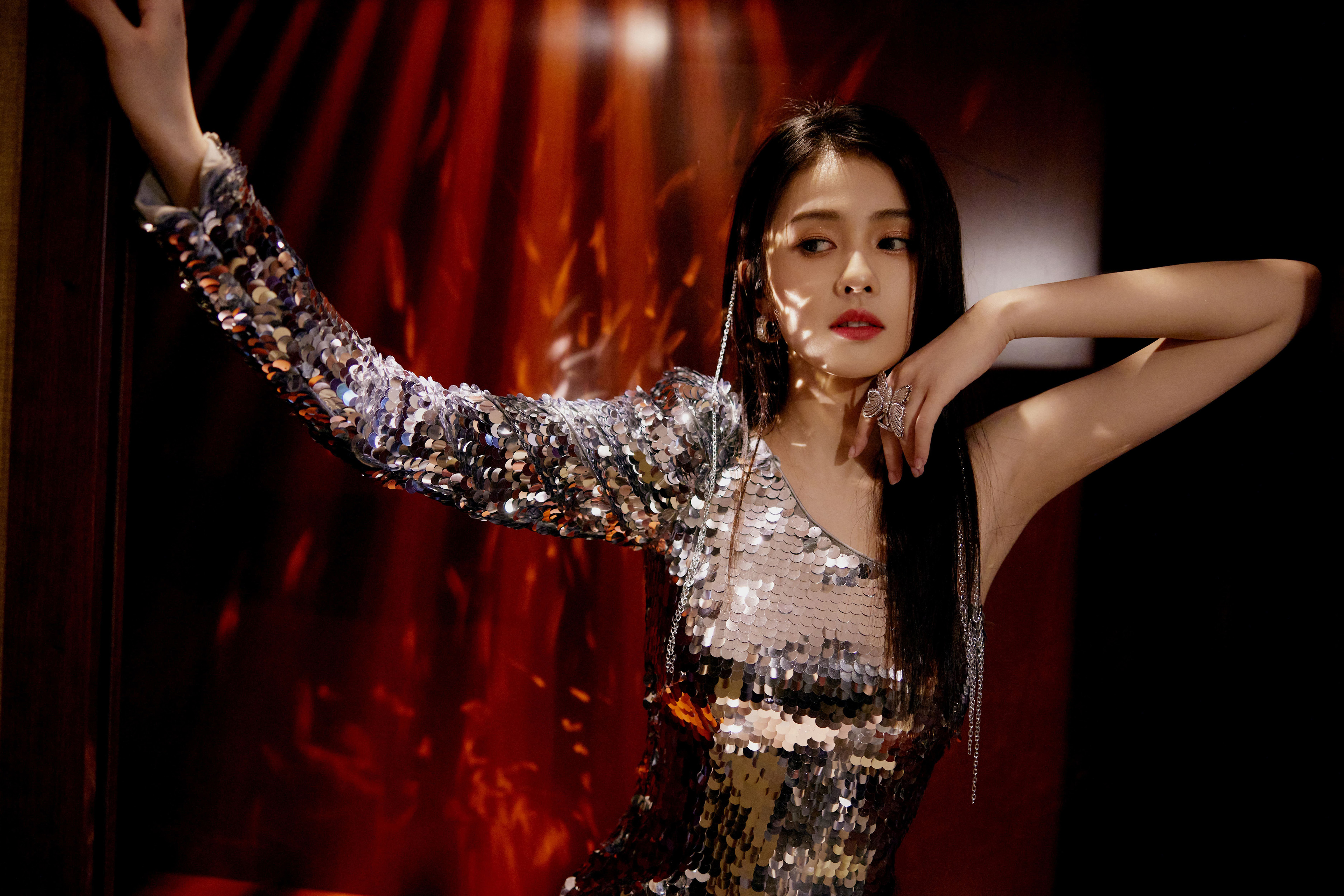 一襲亮銀綴薄紗—白鹿 [高清套圖]-第1章-图片8