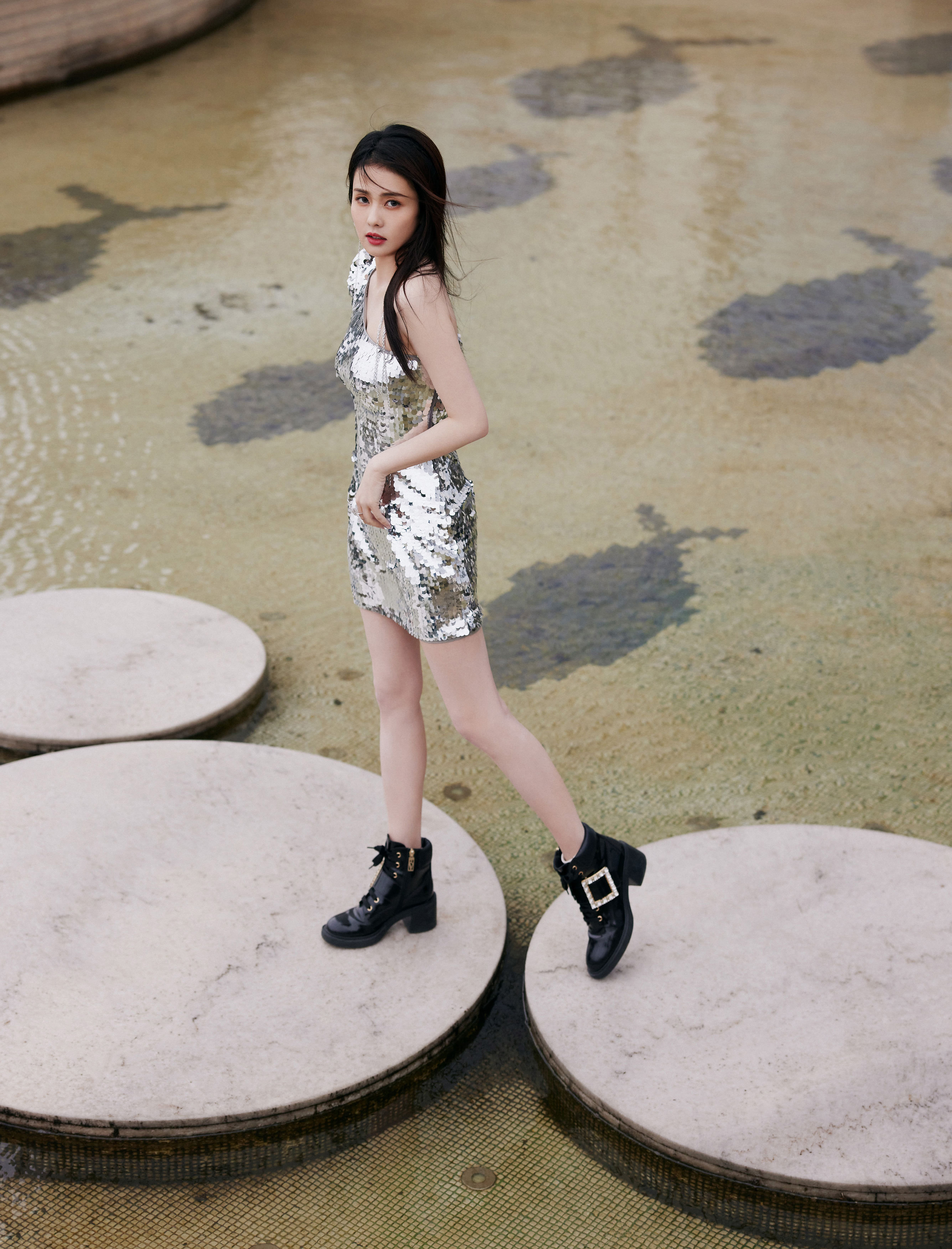 一襲亮銀綴薄紗—白鹿 [高清套圖]-第1章-图片9