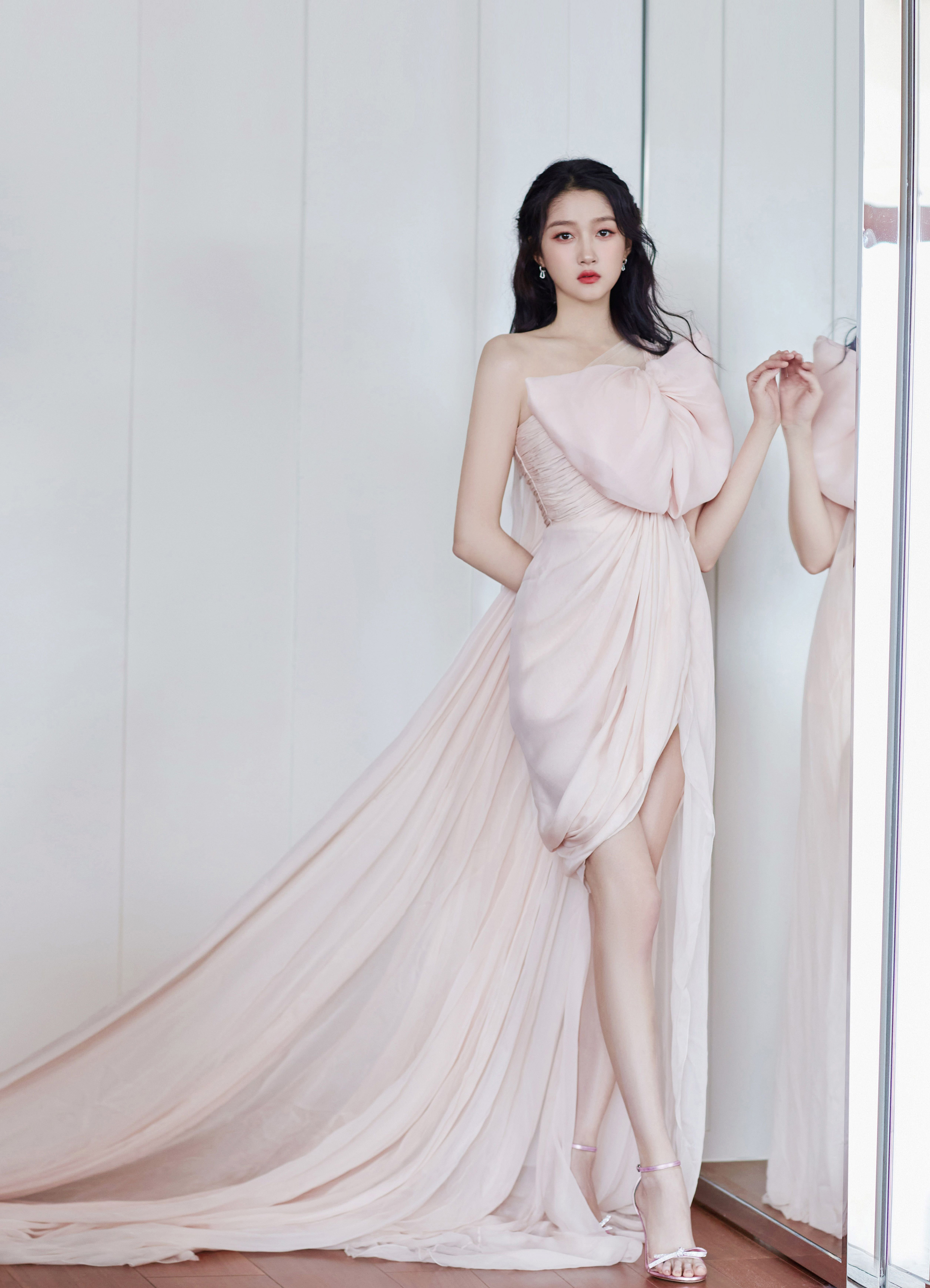 更勝容顏應美腿—關曉彤[高清套圖]-第1章-图片16