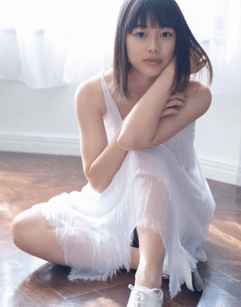 憑借透明感的容貌，出演許多廣告和電影矢崎希菜-第1章-图片2