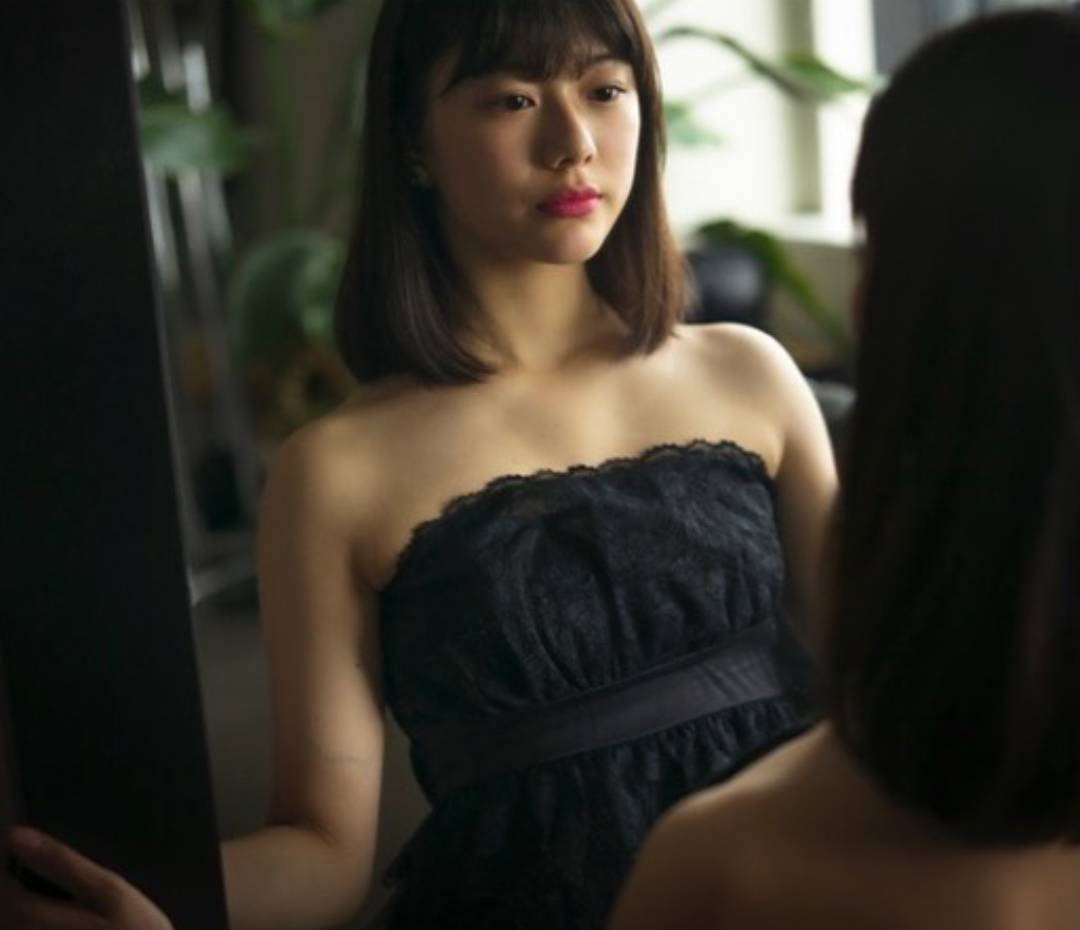 憑借透明感的容貌，出演許多廣告和電影矢崎希菜-第1章-图片3