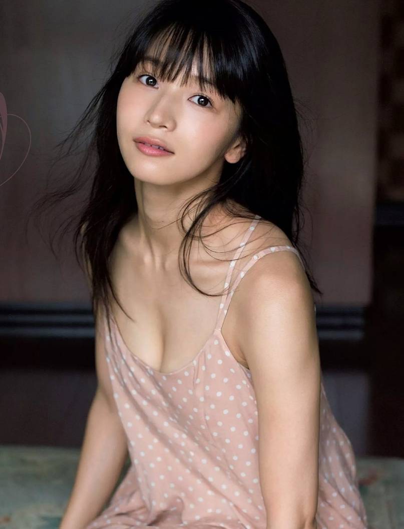 日菲混血女星是甜美與火辣的綜合體傳谷英里香-第1章-图片1