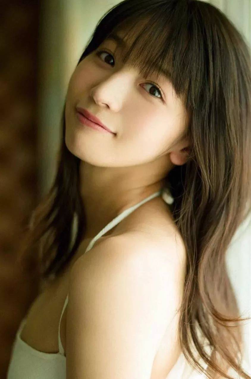 日菲混血女星是甜美與火辣的綜合體傳谷英里香-第1章-图片2