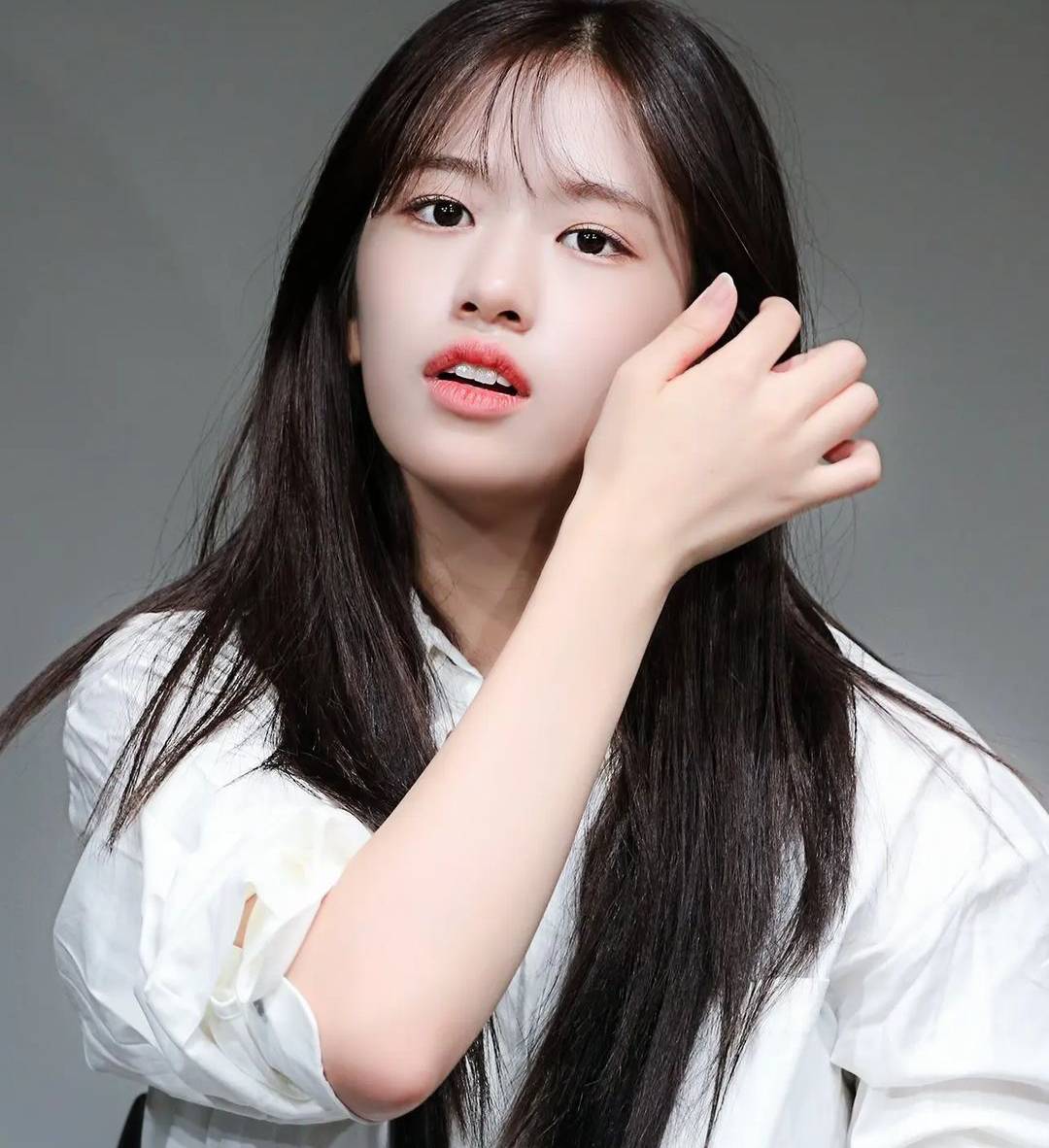 又帥又美，新生代有演員臉的女愛豆安俞真-第1章-图片2