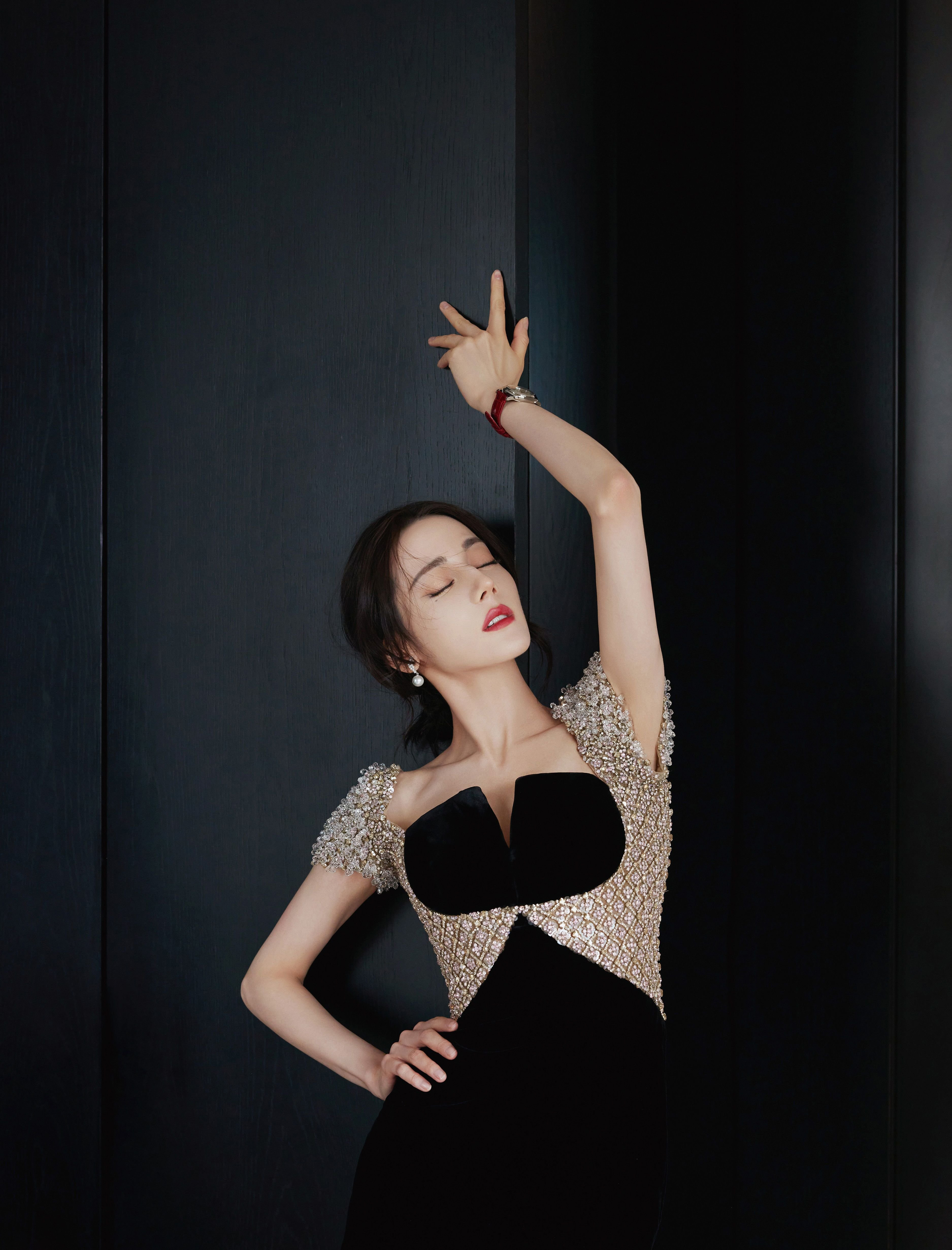 低胸晚宴服—迪麗熱巴[高清套圖]-第1章-图片19