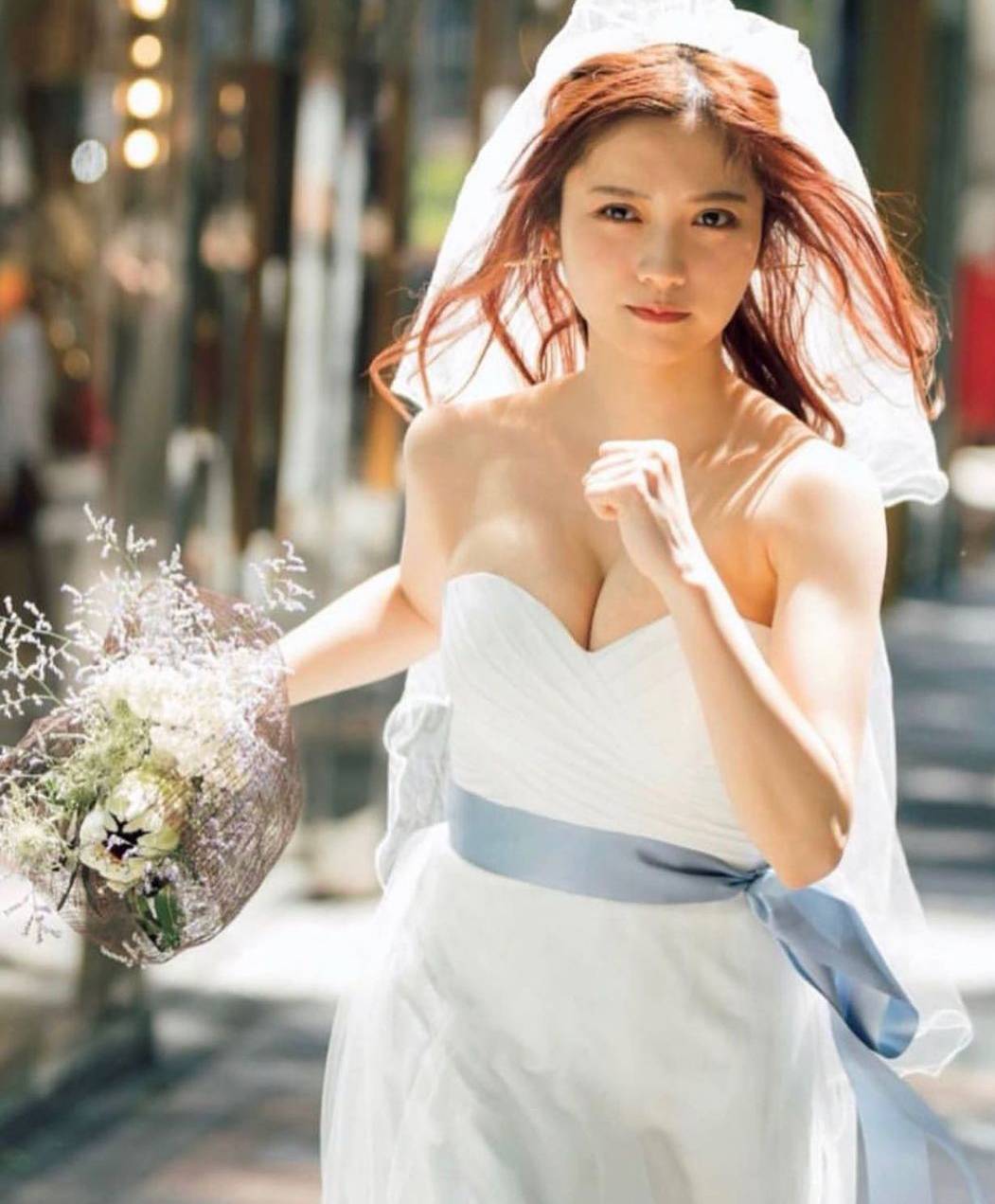 戰隊女神白色清純及黑色成熟雙線性感出擊桃月梨子-第1章-图片6