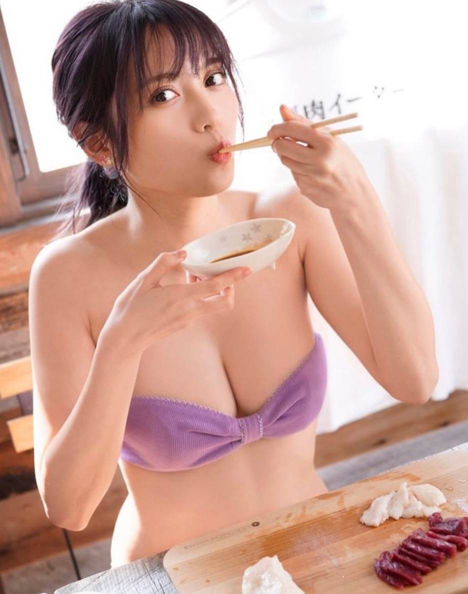 戰隊女神白色清純及黑色成熟雙線性感出擊桃月梨子-第1章-图片10