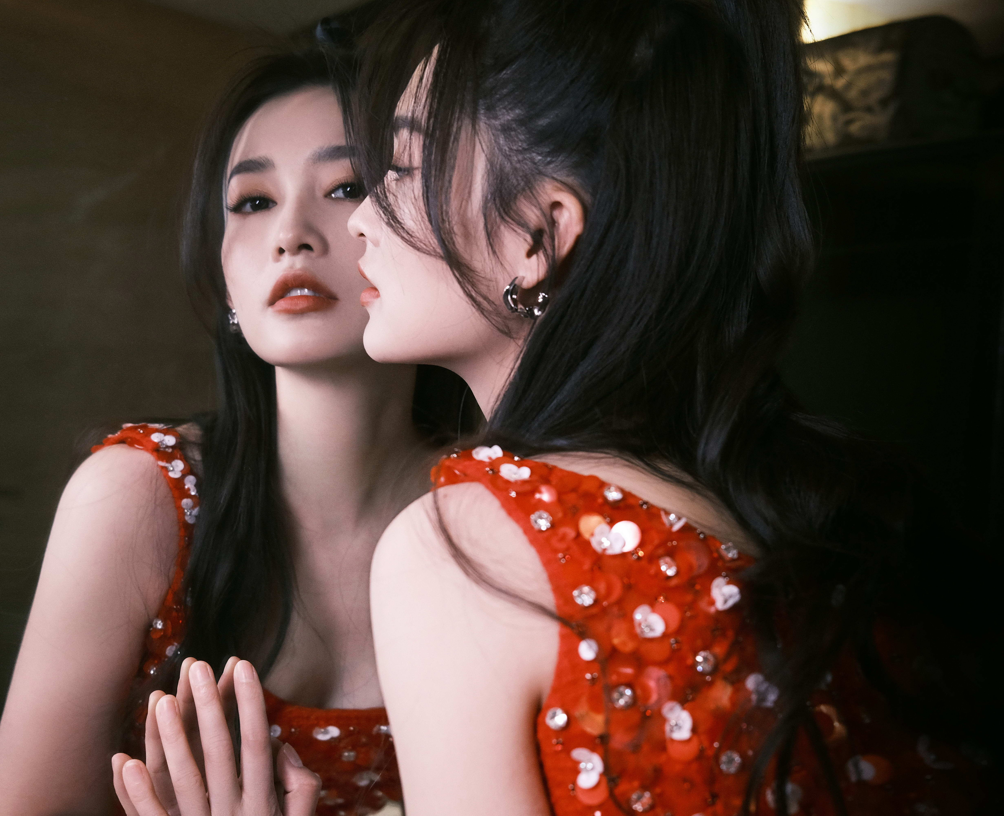 朱顏紅衫高馬尾—李沁[高清套圖]-第1章-图片1