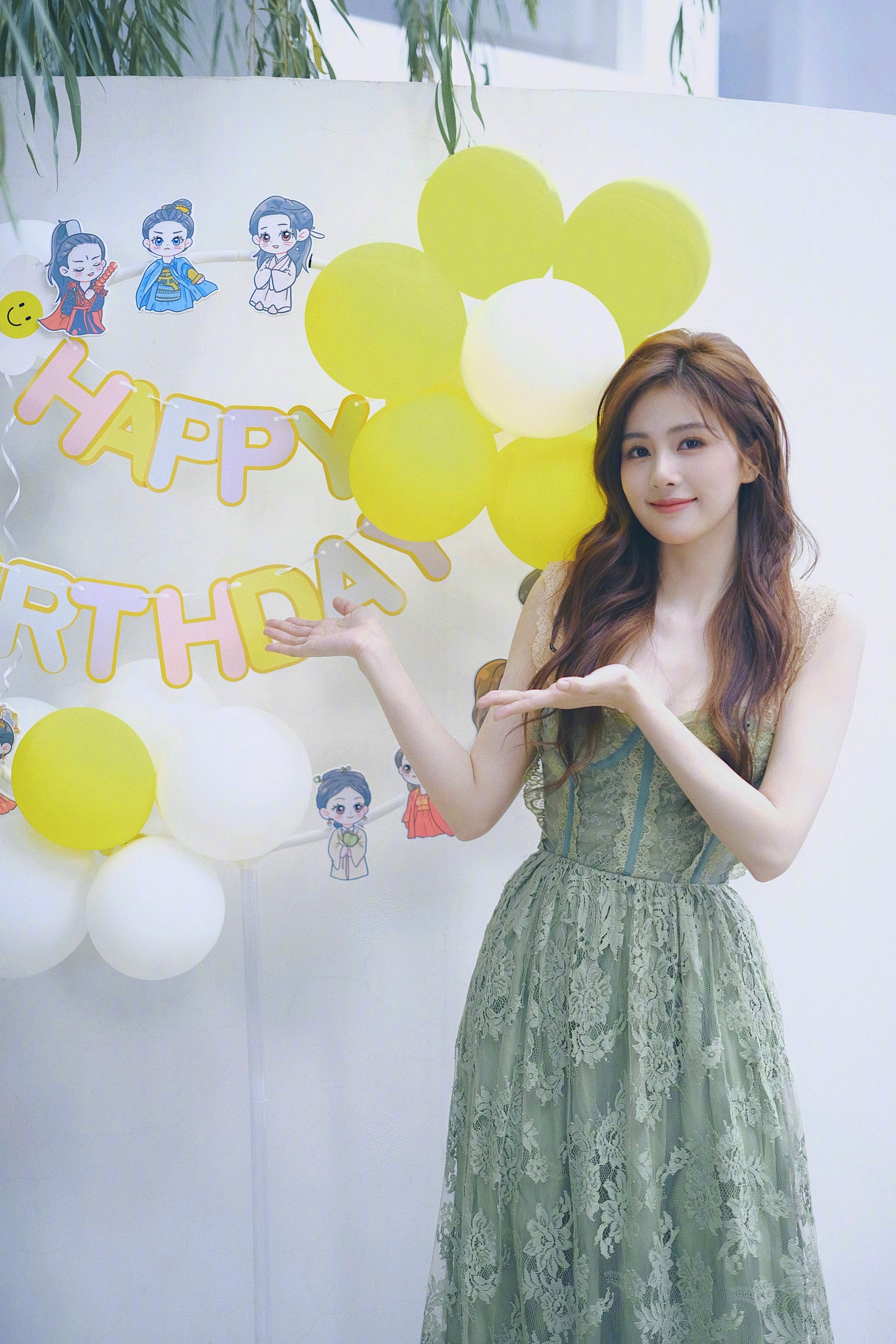 一身碧綠歡慶生—白鹿 [高清套圖]-第1章-图片7