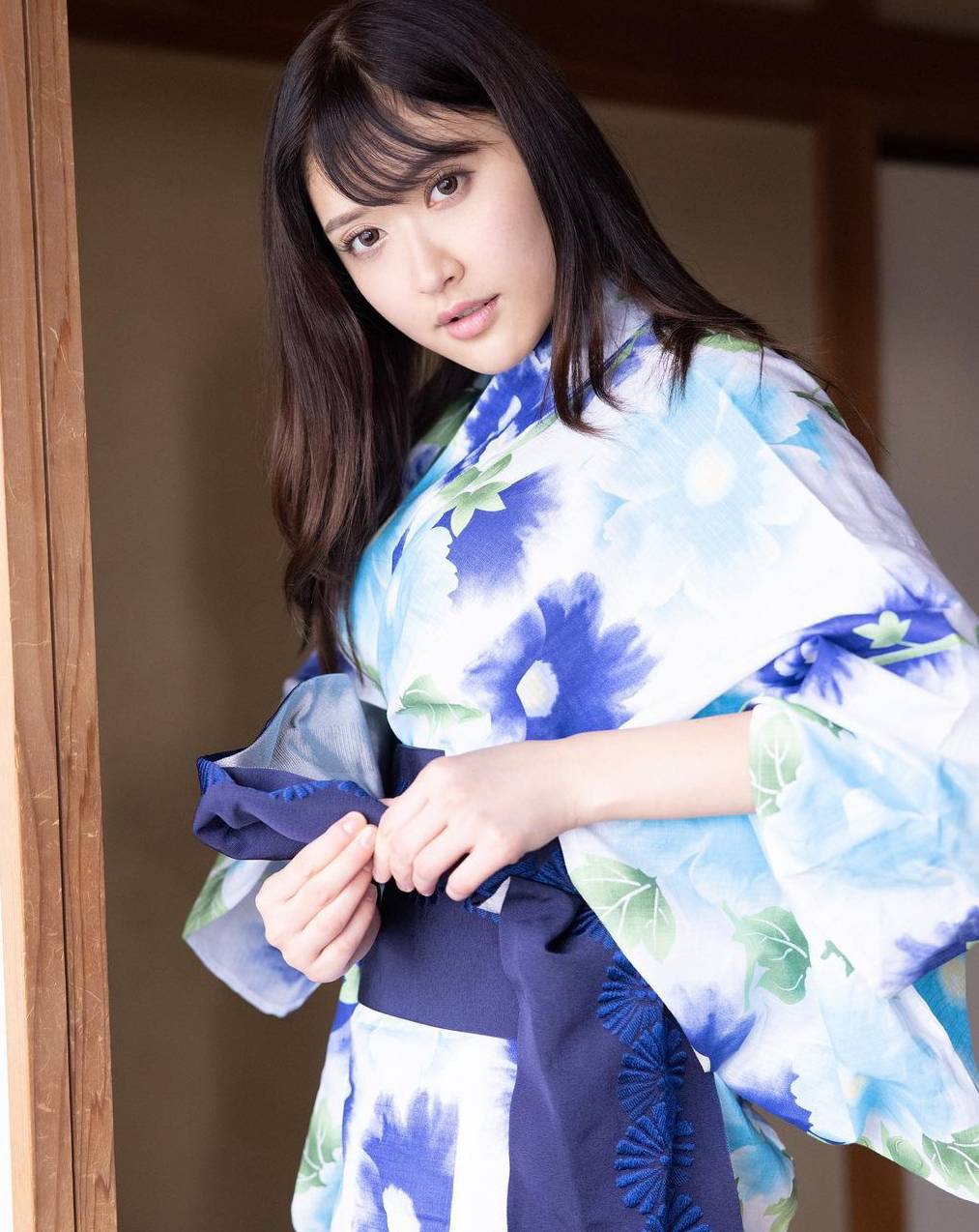 獨立女演員前AV女演員堪稱模特的身材，手腳修長蜜美杏-第1章-图片1