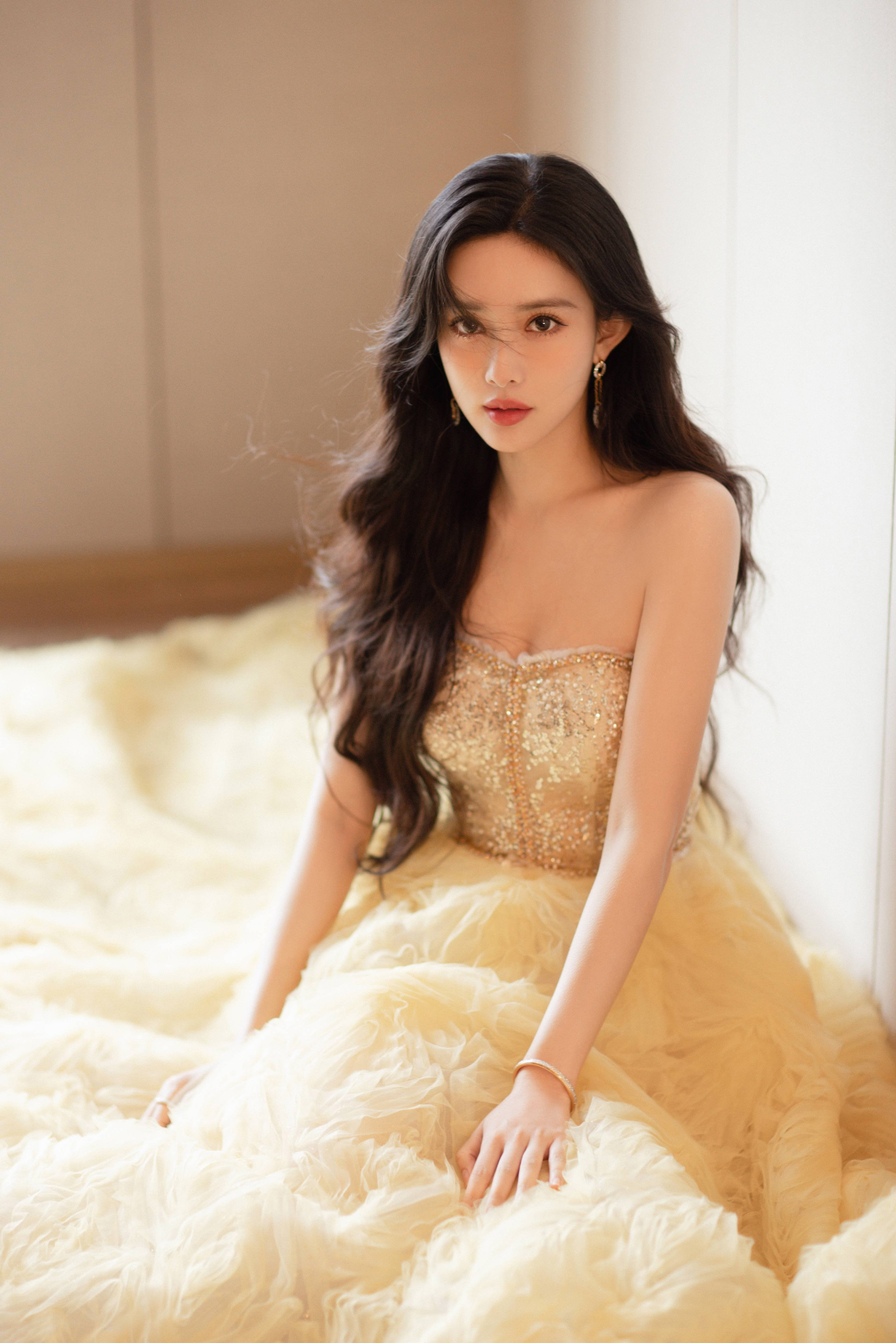 抹胸禮服顯嬌嫩—孟子義[高清套圖]-第1章-图片6