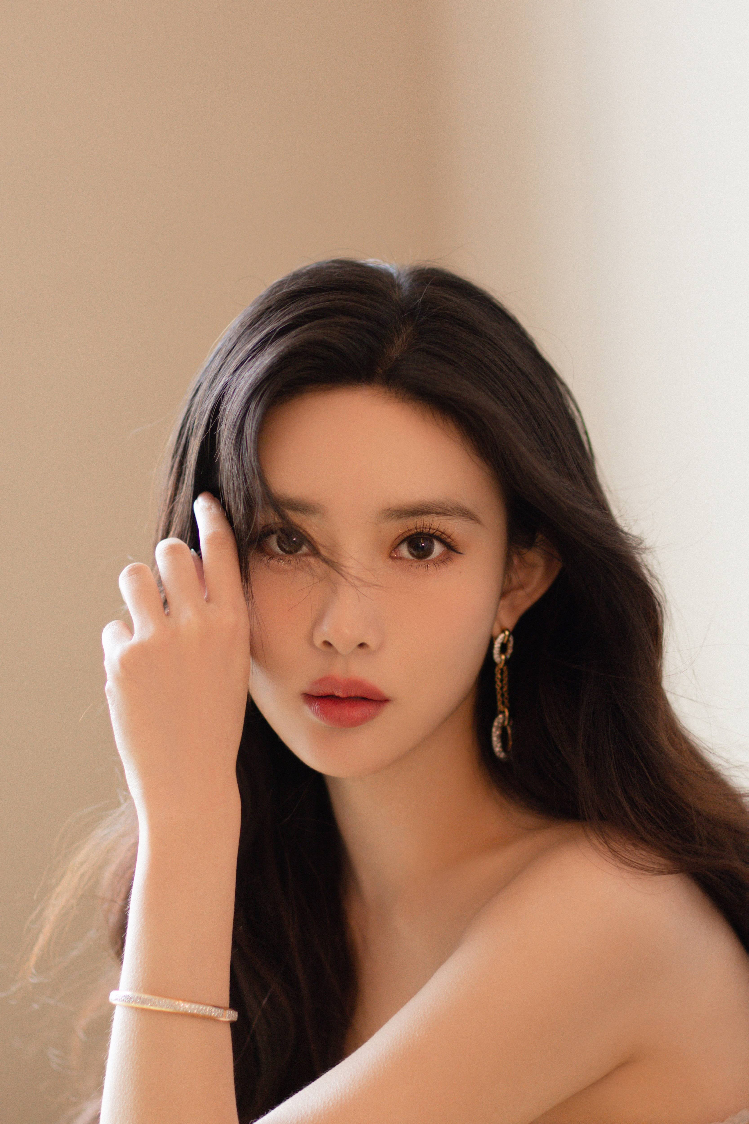 抹胸禮服顯嬌嫩—孟子義[高清套圖]-第1章-图片9