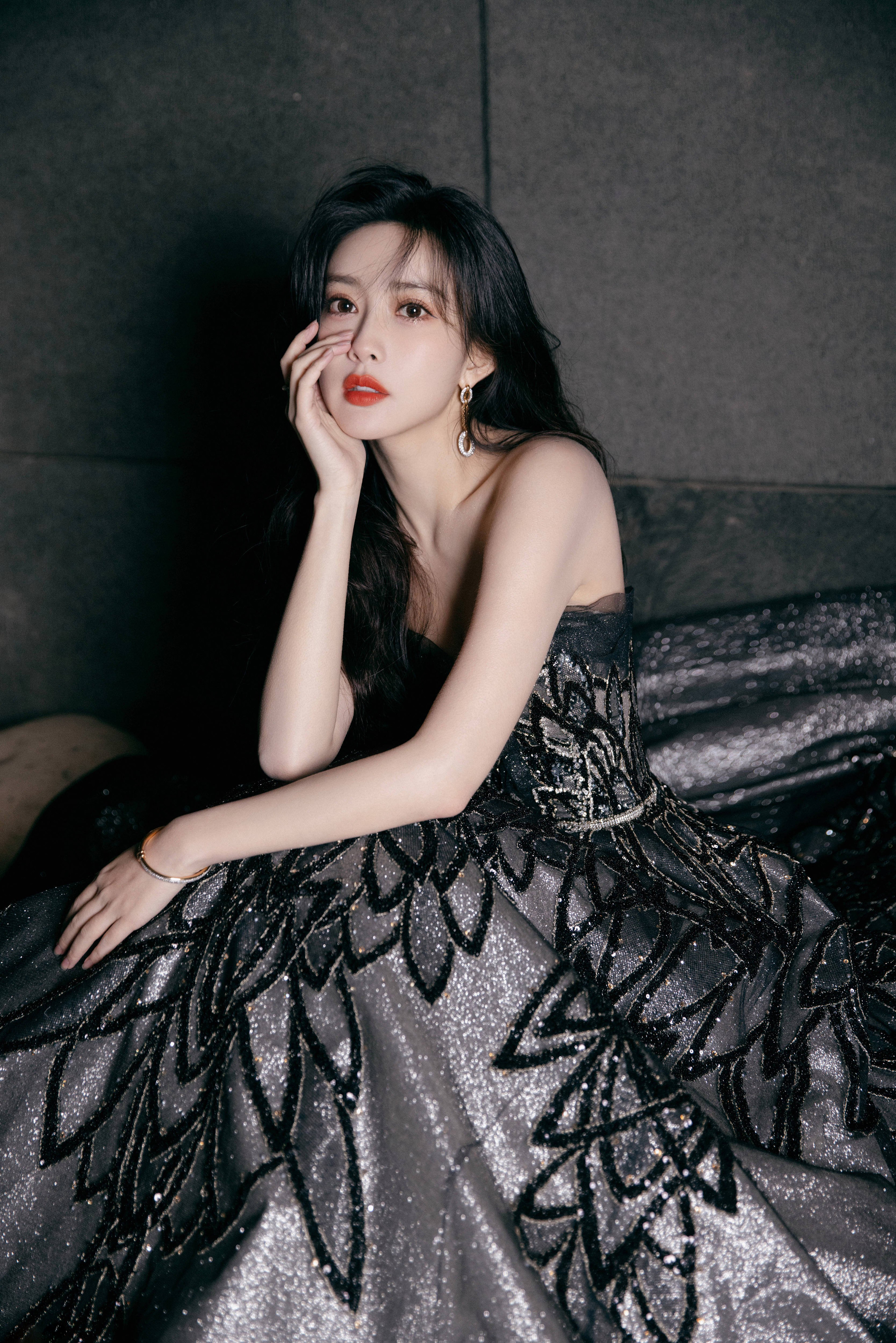 抹胸禮服顯嬌嫩—孟子義[高清套圖]-第1章-图片13