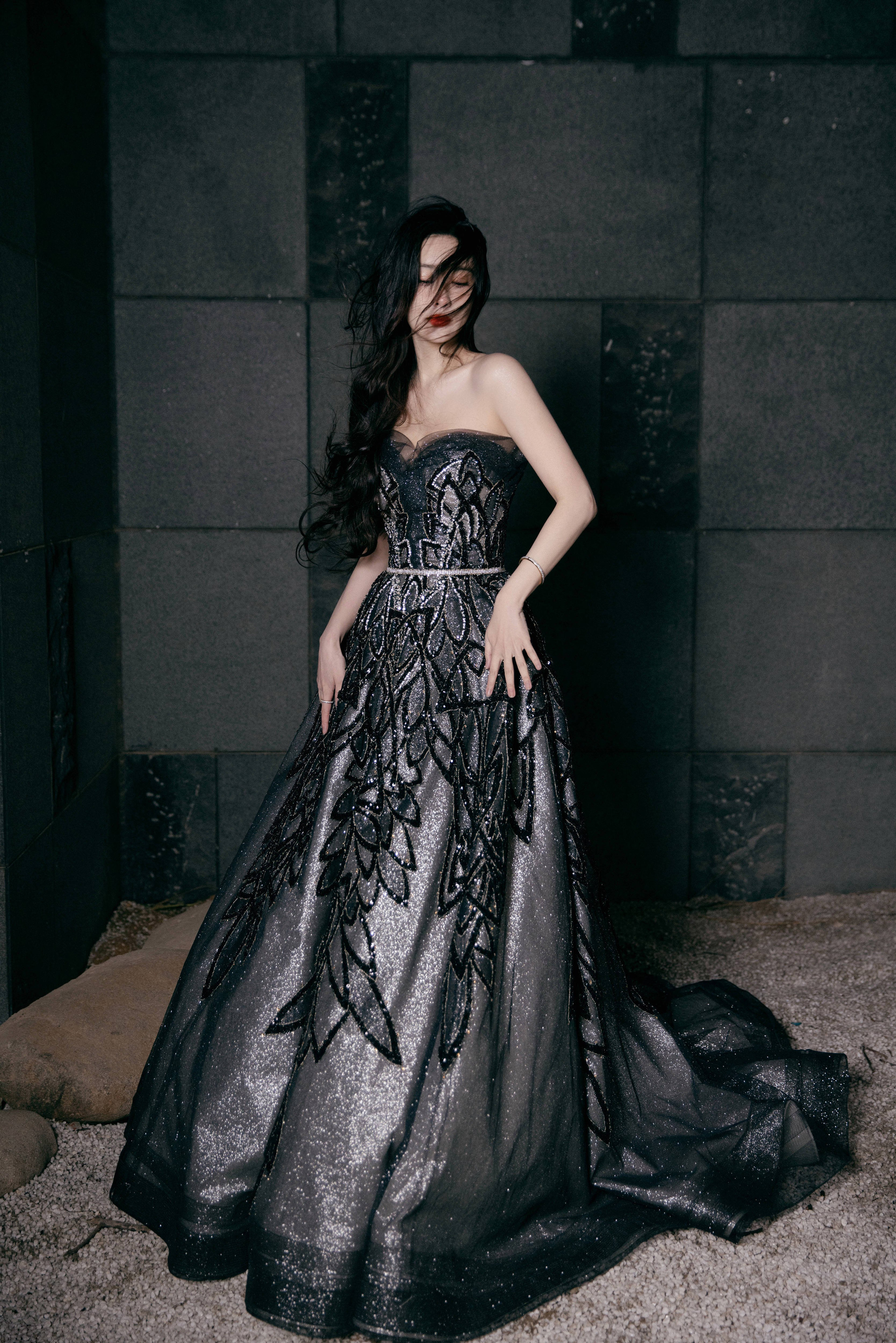 抹胸禮服顯嬌嫩—孟子義[高清套圖]-第1章-图片14