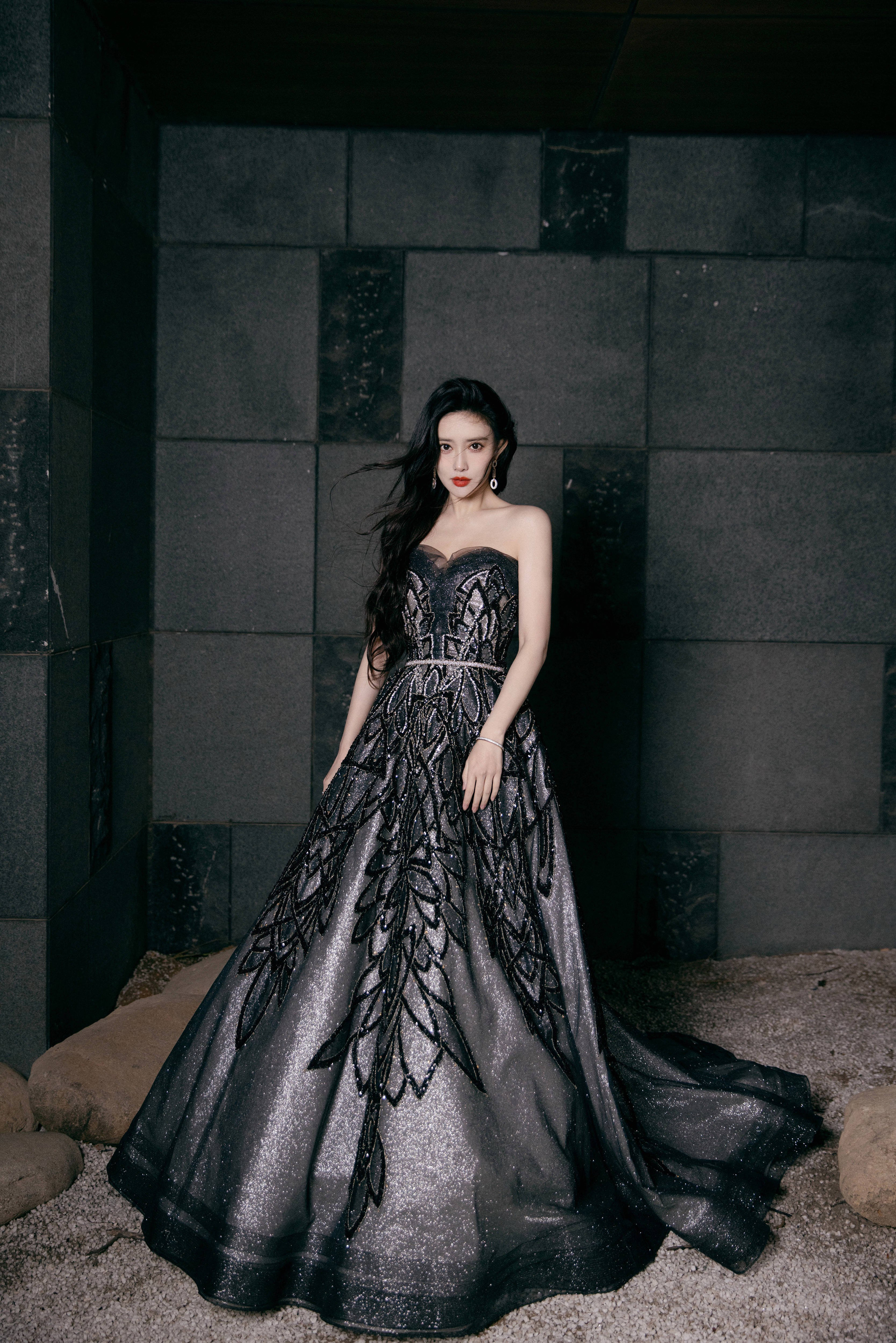 抹胸禮服顯嬌嫩—孟子義[高清套圖]-第1章-图片15