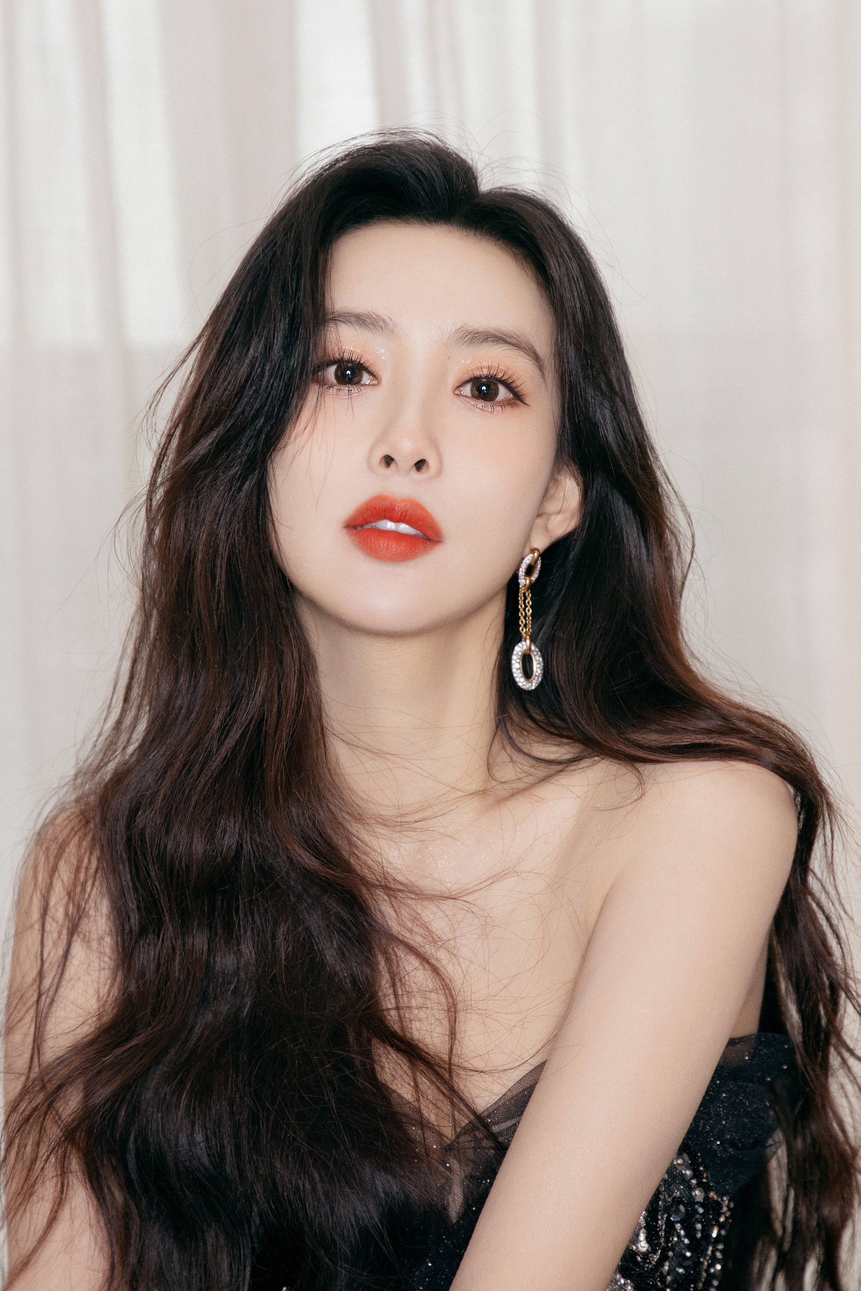 抹胸禮服顯嬌嫩—孟子義[高清套圖]-第1章-图片19