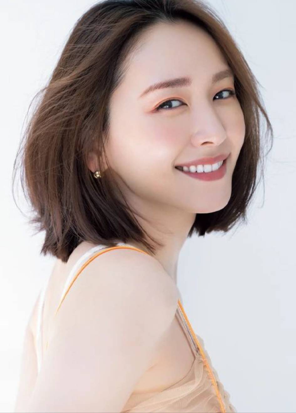 日本女演員、歌手及模特兒登上《VOCE》雜誌8月號新垣結衣-第1章-图片7