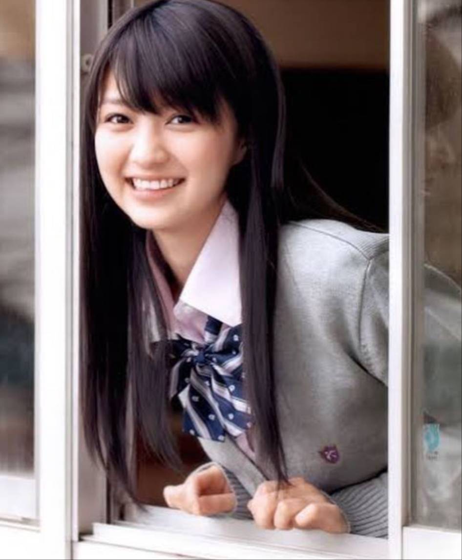 日本女演員超瘦胸部又超大的美女逢澤莉娜