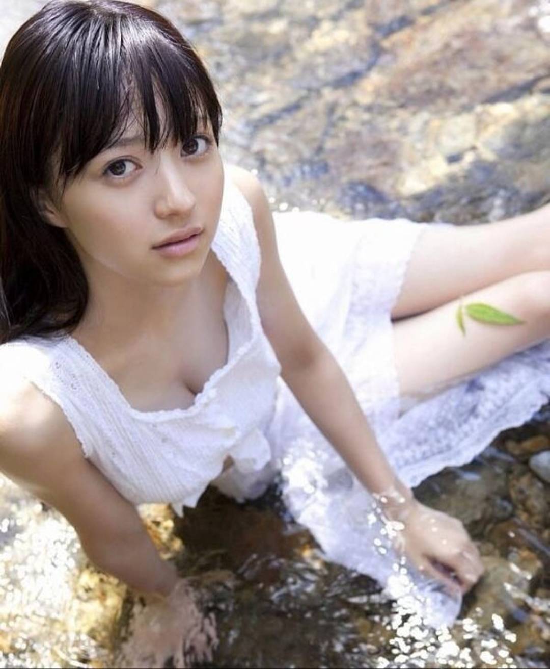 日本女演員超瘦胸部又超大的美女逢澤莉娜-第1章-图片3