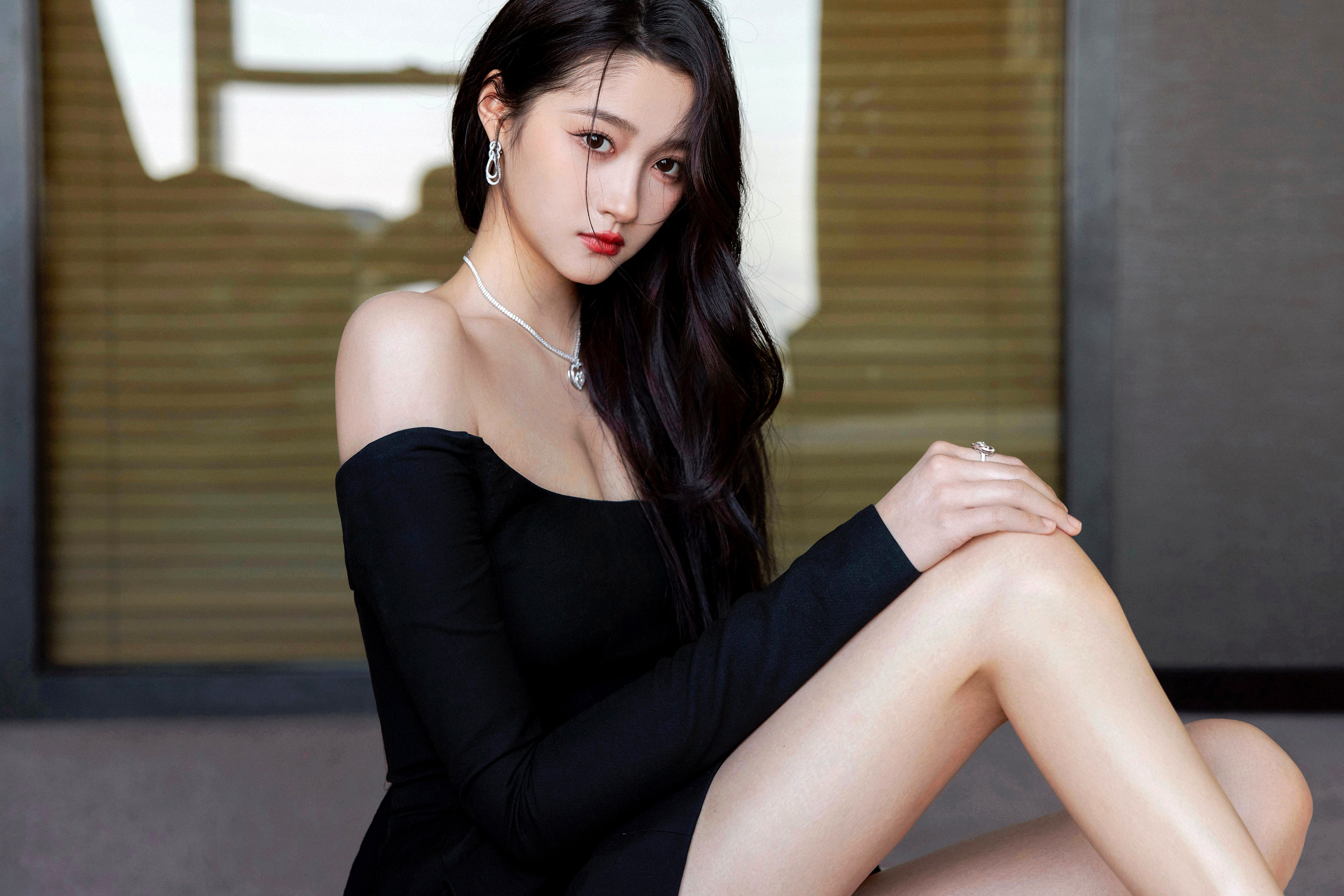 小洋裝大長腿—關曉彤[高清套圖]-第1章-图片2