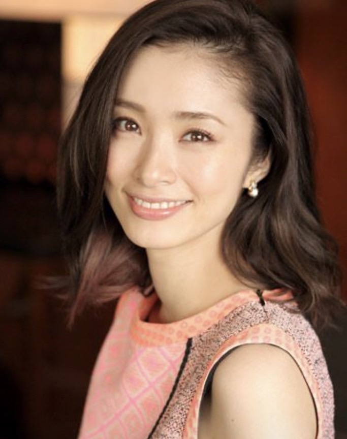 日本女演員、歌手紅潤氣色跟傲人上圍上戶彩-第1章-图片1