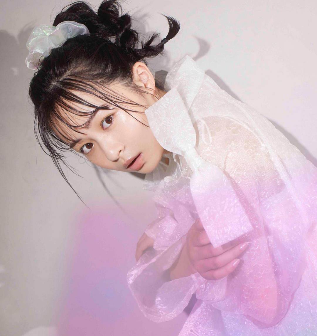 清新秀麗氣質具有獨特魅力莉子