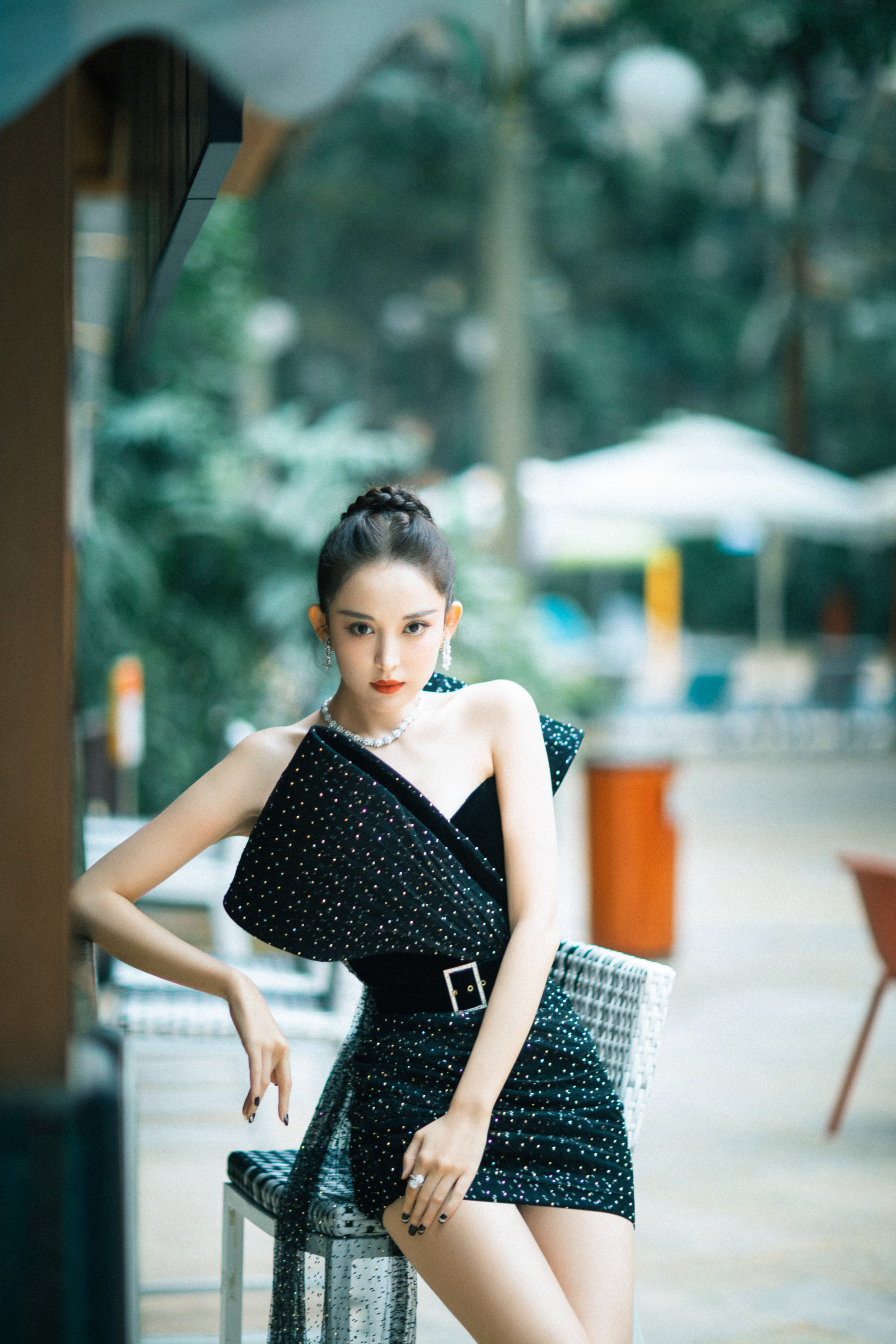 池畔美人自芳菲—古力娜扎[高清套圖]