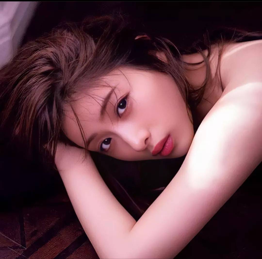 有著精緻五官，明眸厚唇添加性感石原聰美