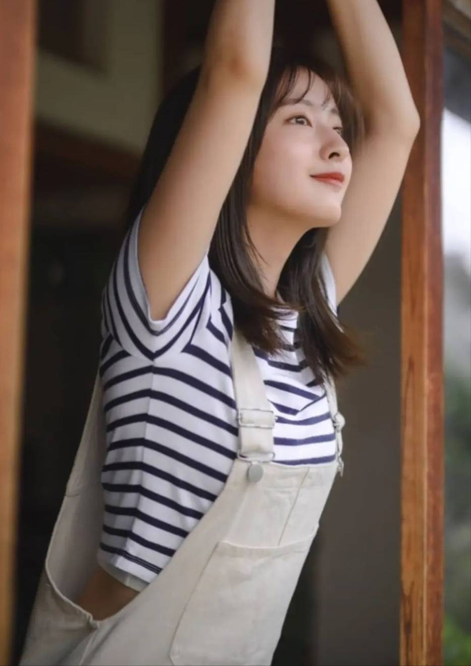 日本藝人俏麗短髮加上空靈氣質齊藤里奈