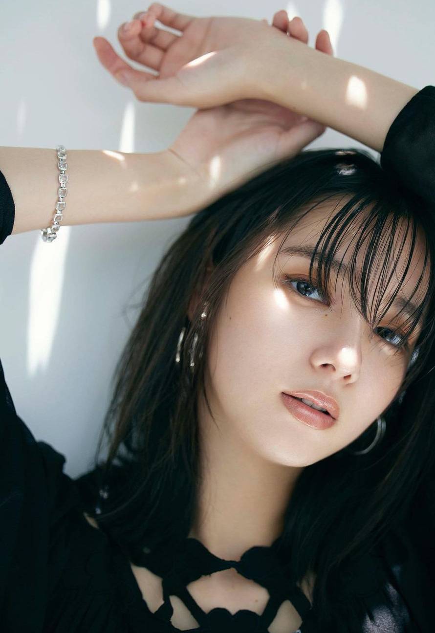 日本女演員、模特兒及寫真偶像新川優愛