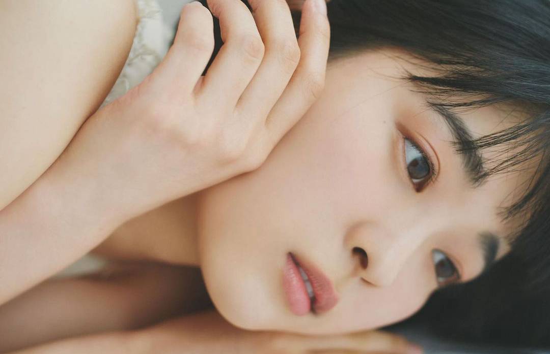 因雜誌對演藝界產生了興趣，廣告中成為熱門話題河村花