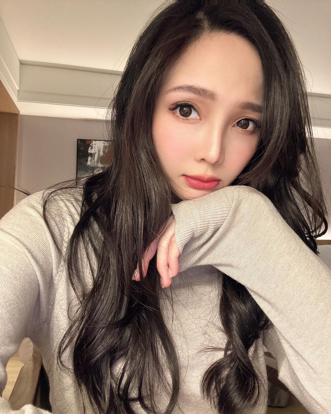 Long-haired beauty 
