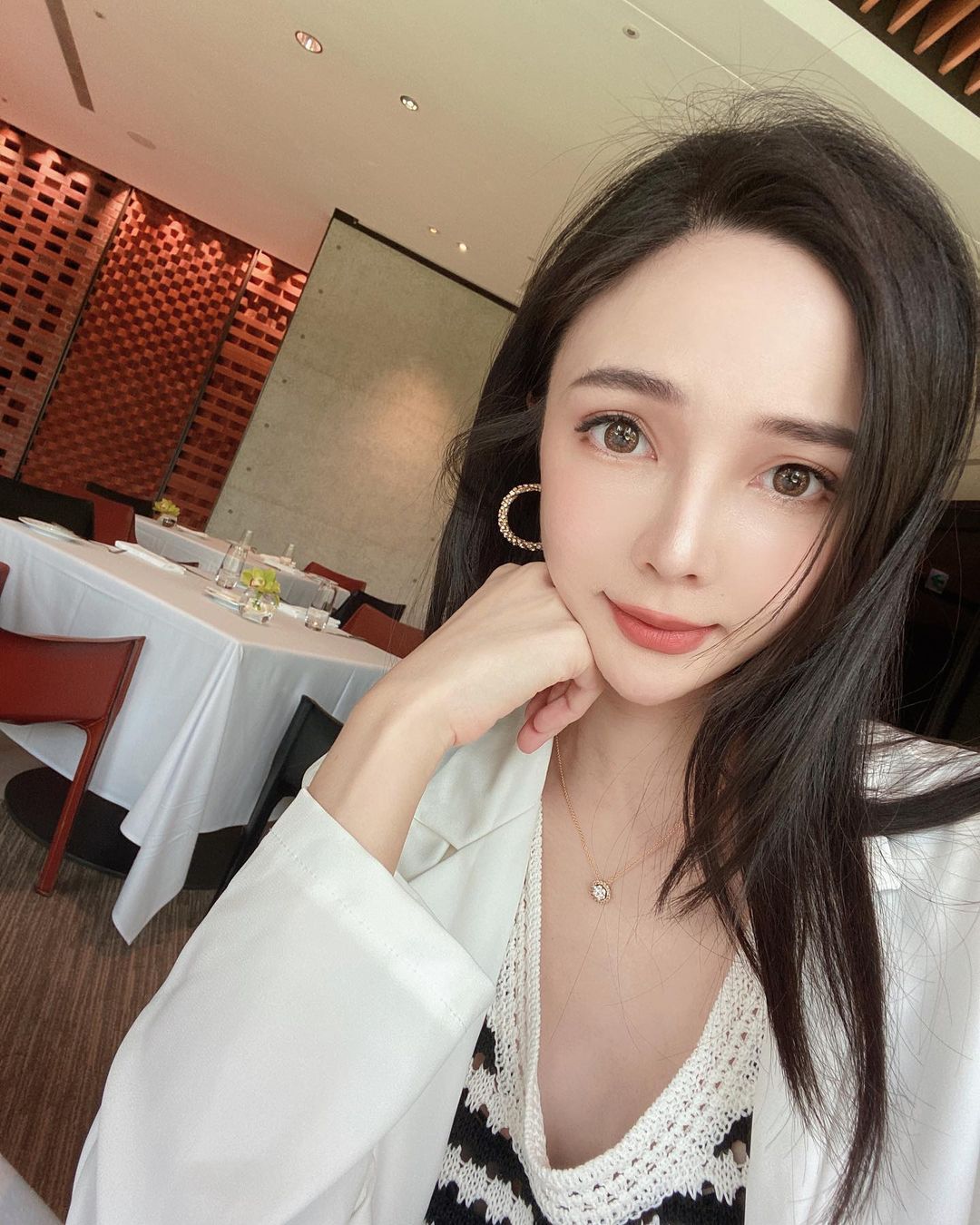 Long-haired beauty 