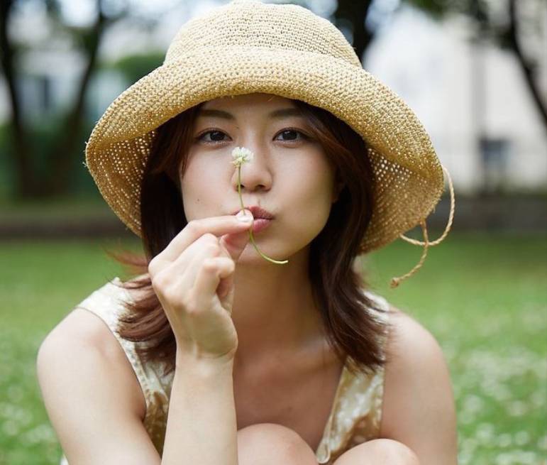 日本寫真女星退出賽車女郎進軍寫真界：藤木由貴