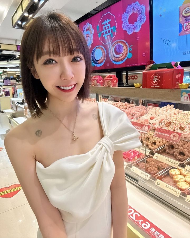 Chen Zhejiang's sister hides a sexy body under the sweet appearance so that people want to get in without.-第1章-图片3
