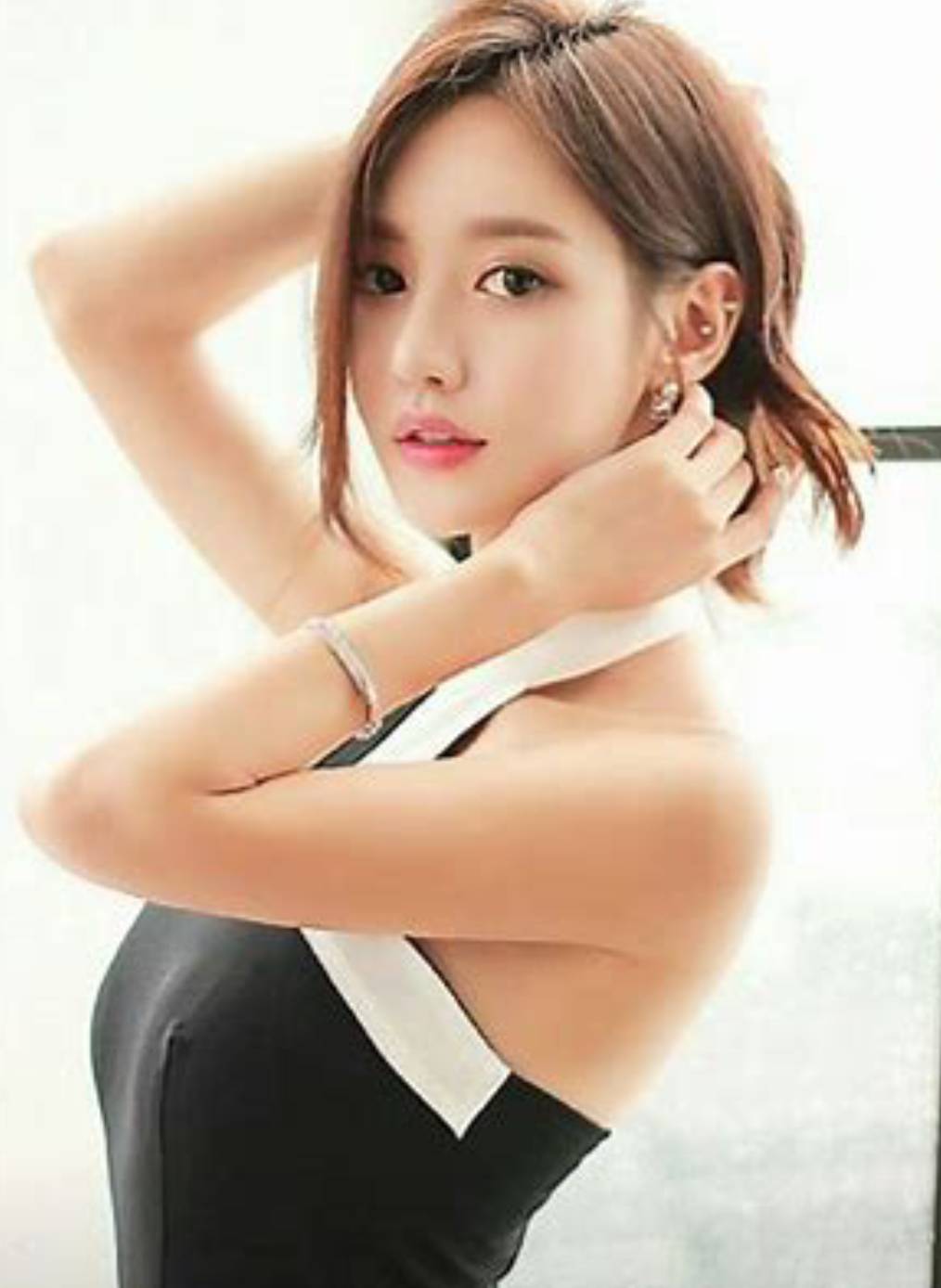 韓國時裝界四大模特兒之一穿上黑絲襪的模樣超級性感孫允珠