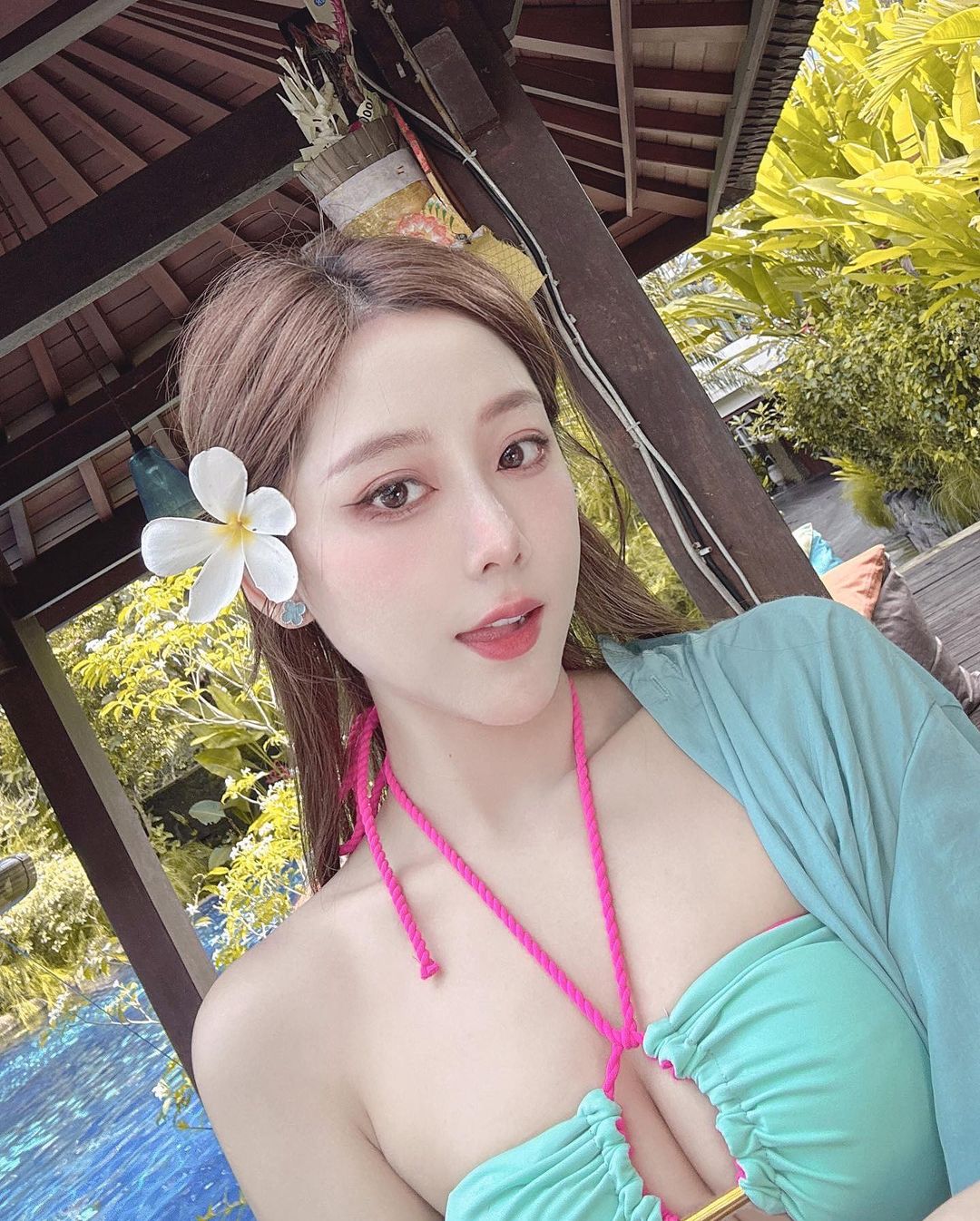 “February” has white red skin that makes people want to hold.-第1章-图片4