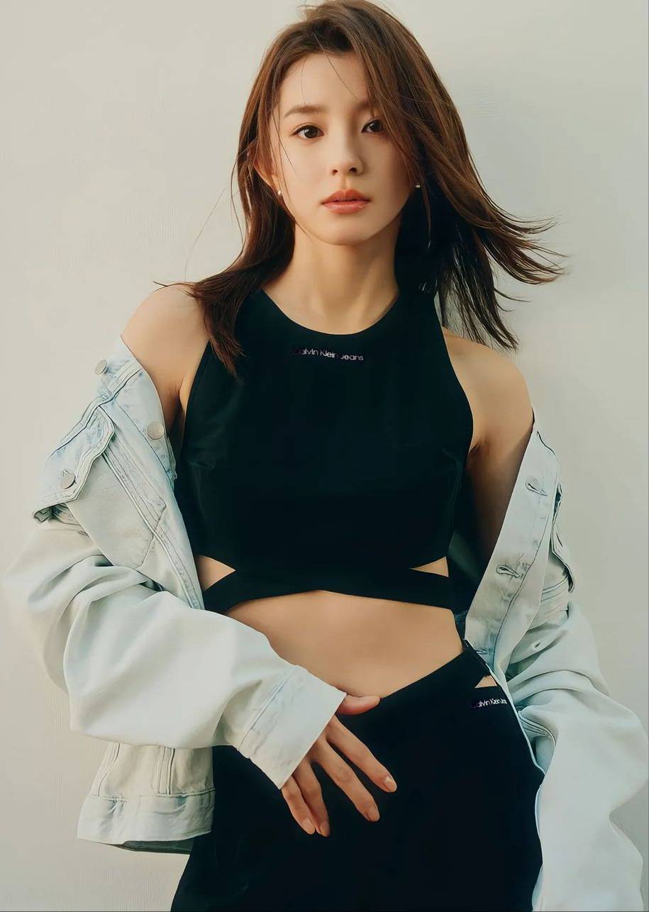 清雅氣質火辣身材朝比奈彩-第1章-图片5