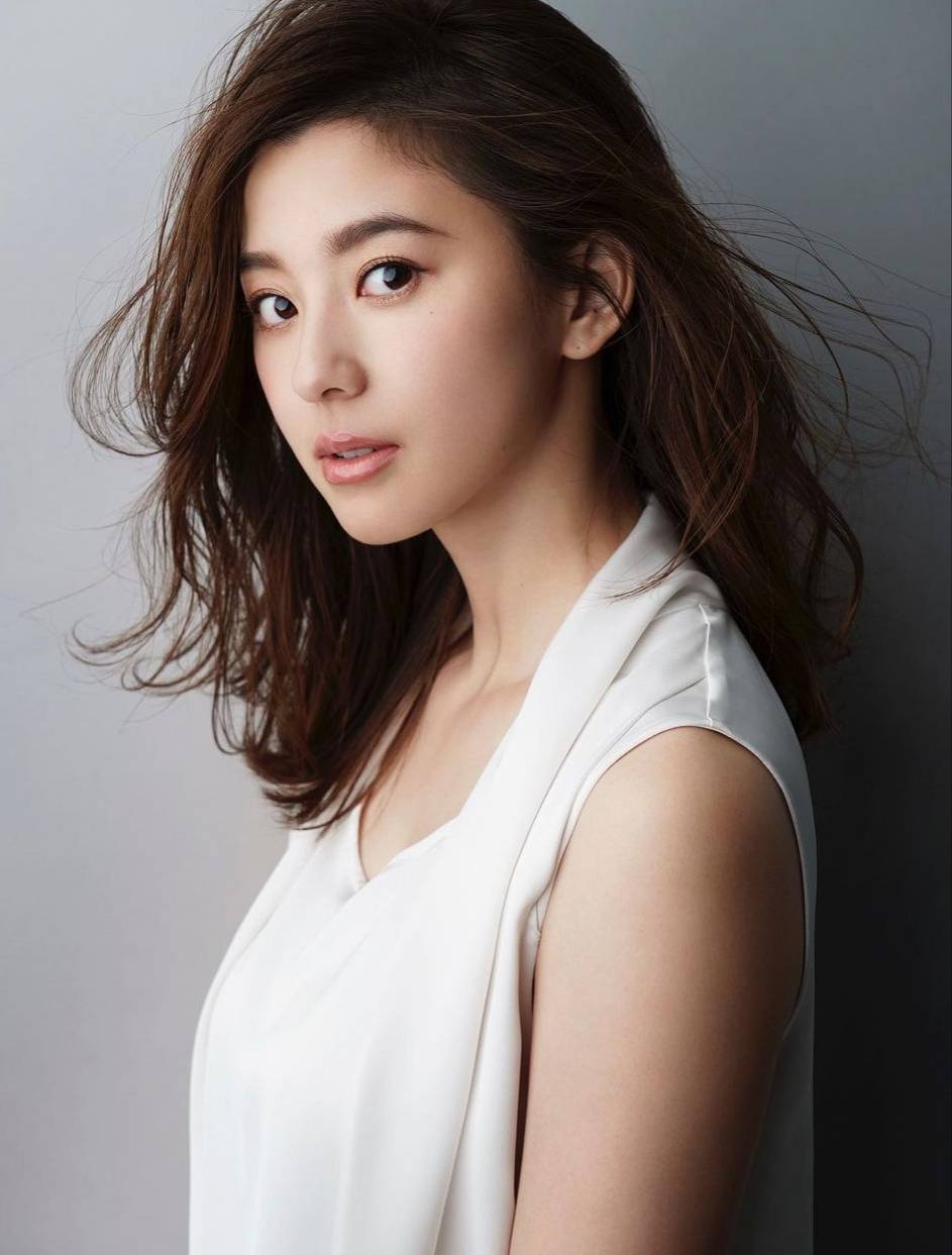 清雅氣質火辣身材朝比奈彩-第1章-图片1