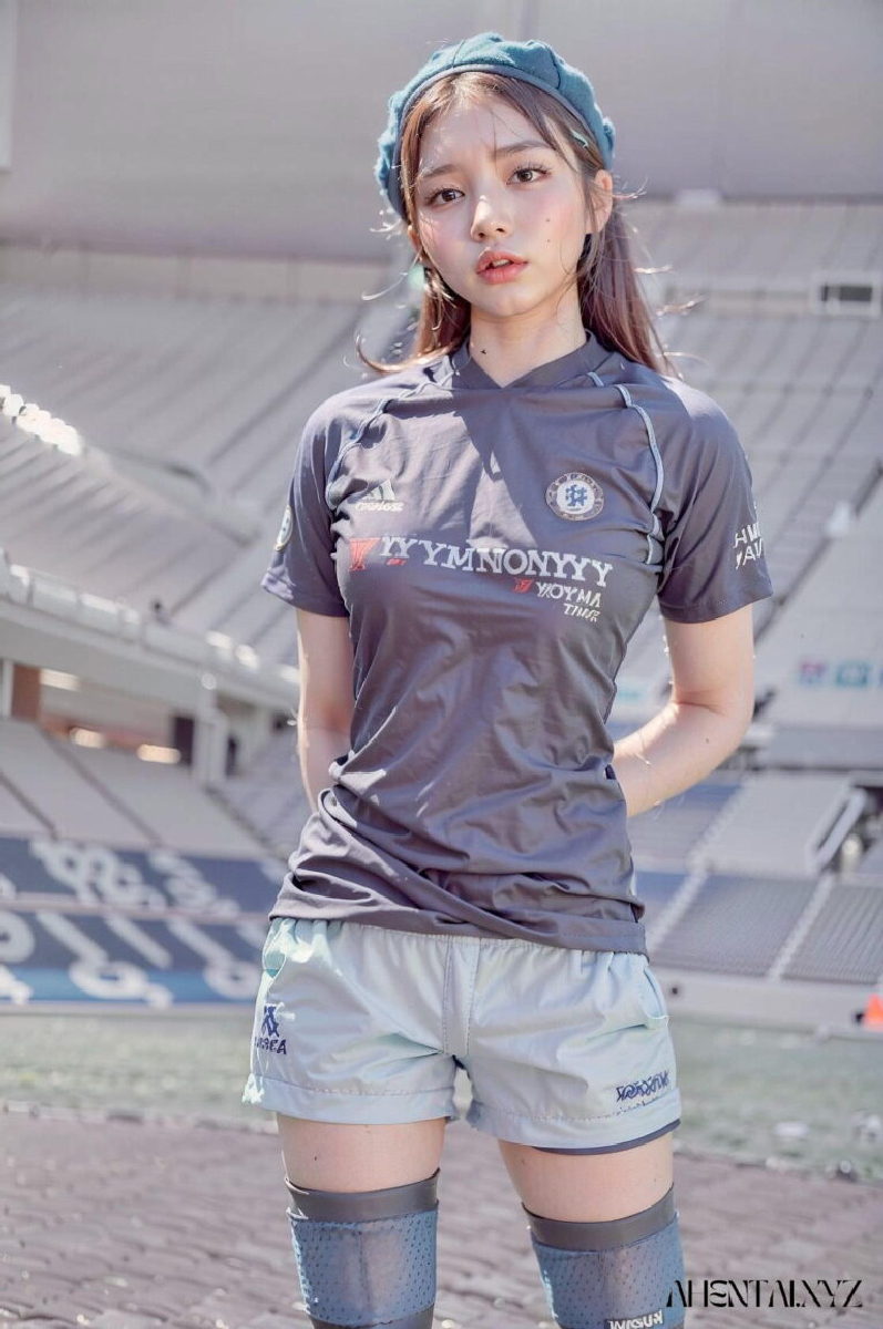 The Beauty of AI Technology Captivating AIGenerated Images of EPL Dream Girls in Football Jerseys-第1章-图片6