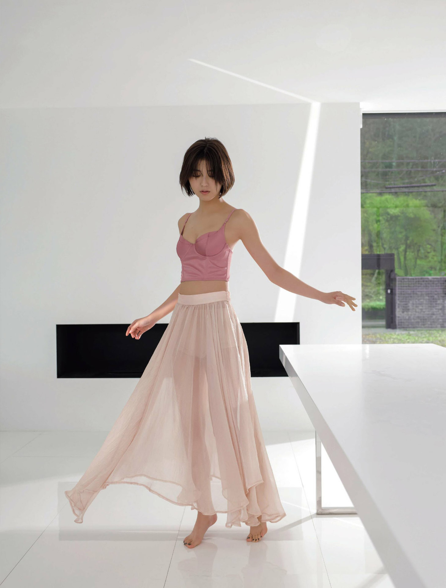 美腳＆美尻な戦隊ヒロイン工藤美桜の初水著グラビア2023/5/13追加 ここから-第1章-图片4