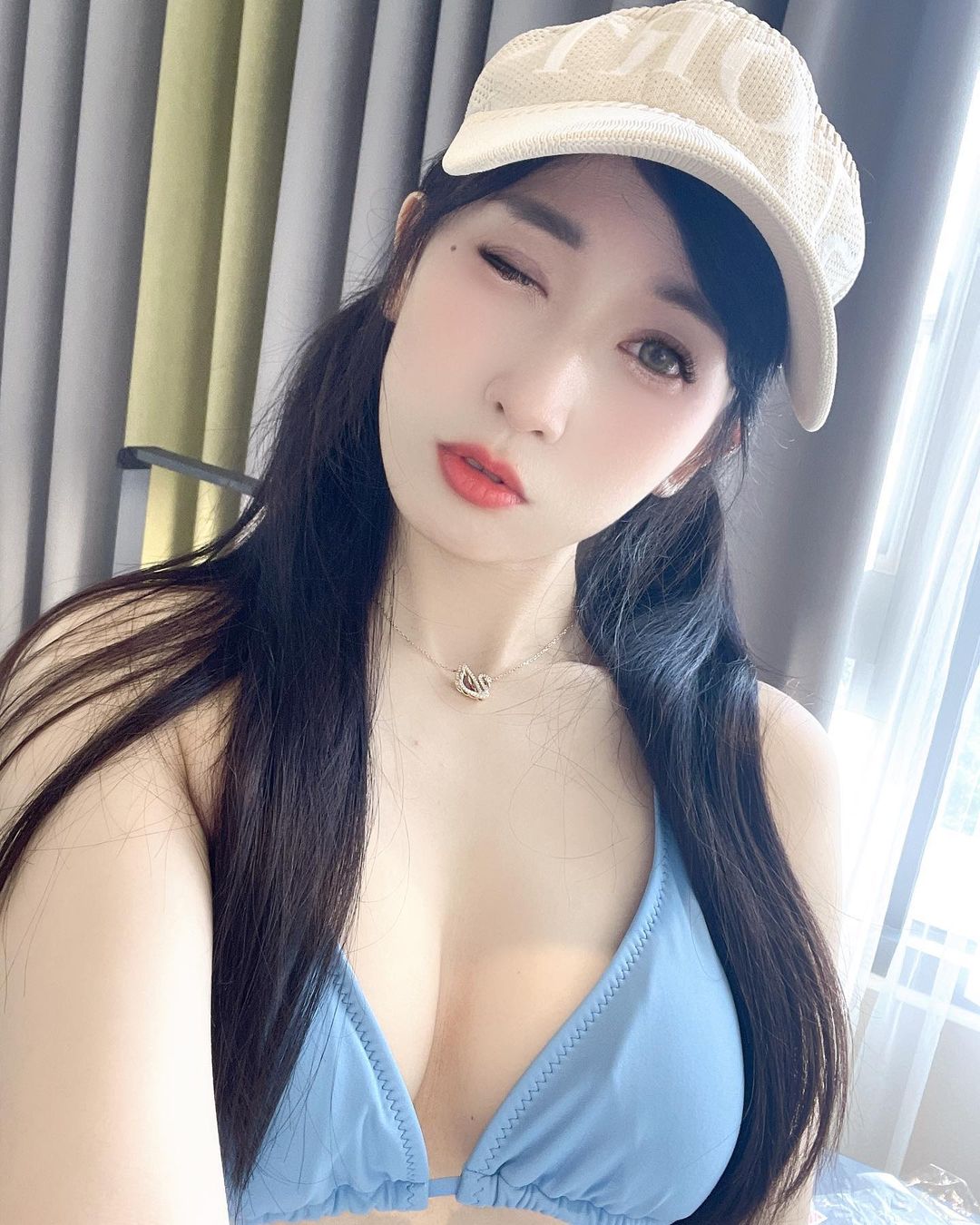 Big eye sister