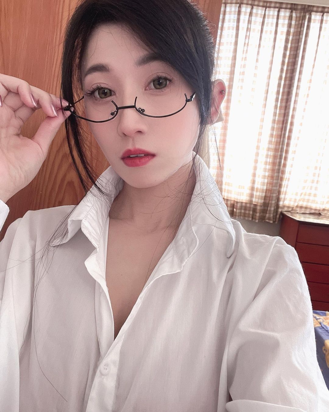 Big eye sister