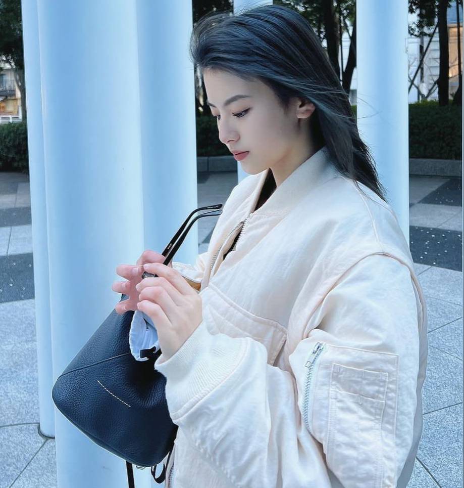 日本女性演員出生於中國出口夏希-第1章-图片1