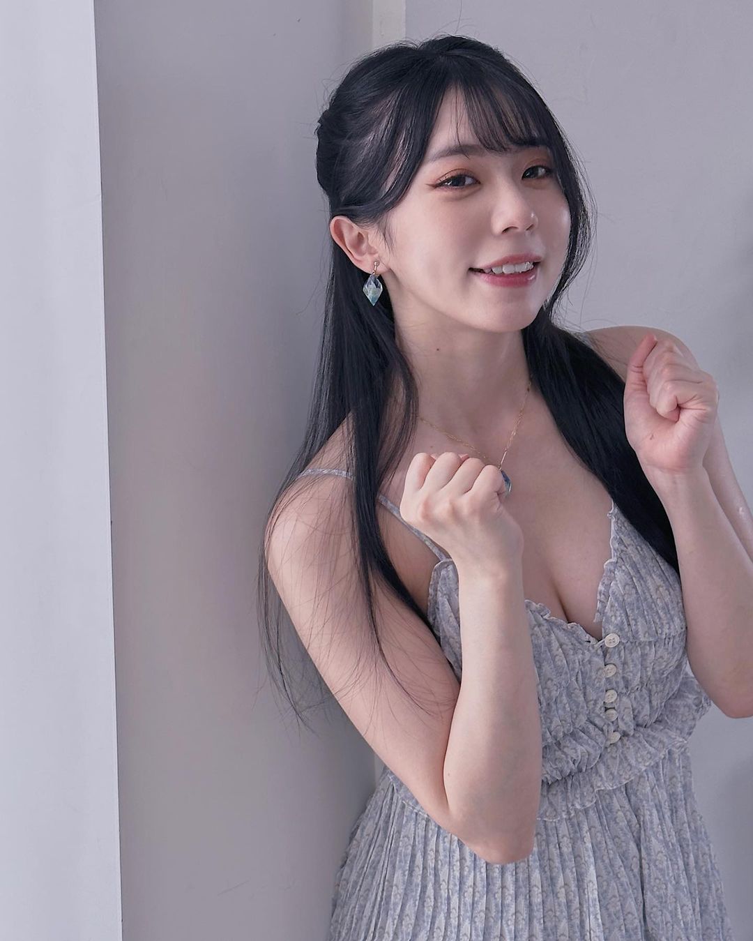 正妹實況主「赤鬼伯伯」白皙大腿坦蕩蕩露出 網暴動不已-第1章-图片9