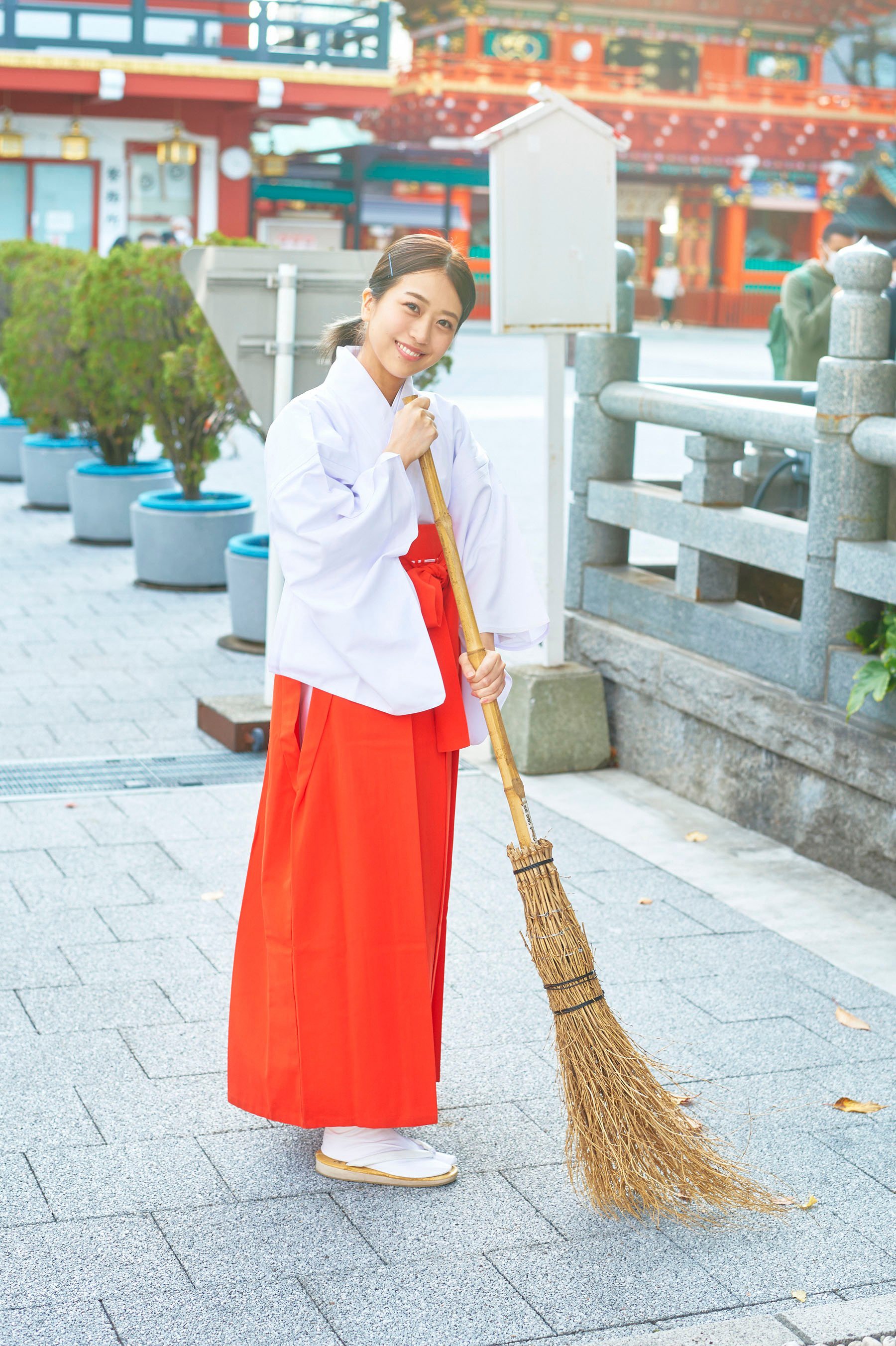 AKB48・篠崎彩奈 [Shonen Sunday] 週刊少年サンデー 2023.02.01 No.08-第1章-图片9