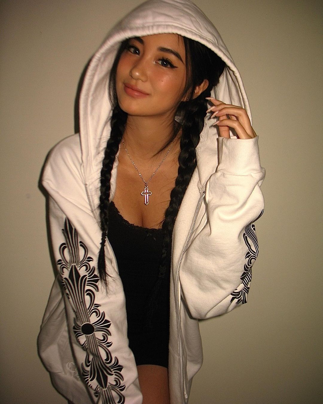 Y2K正夯！個性辣妹nopearii健康膚色更凸顯身材好比例！-第1章-图片11