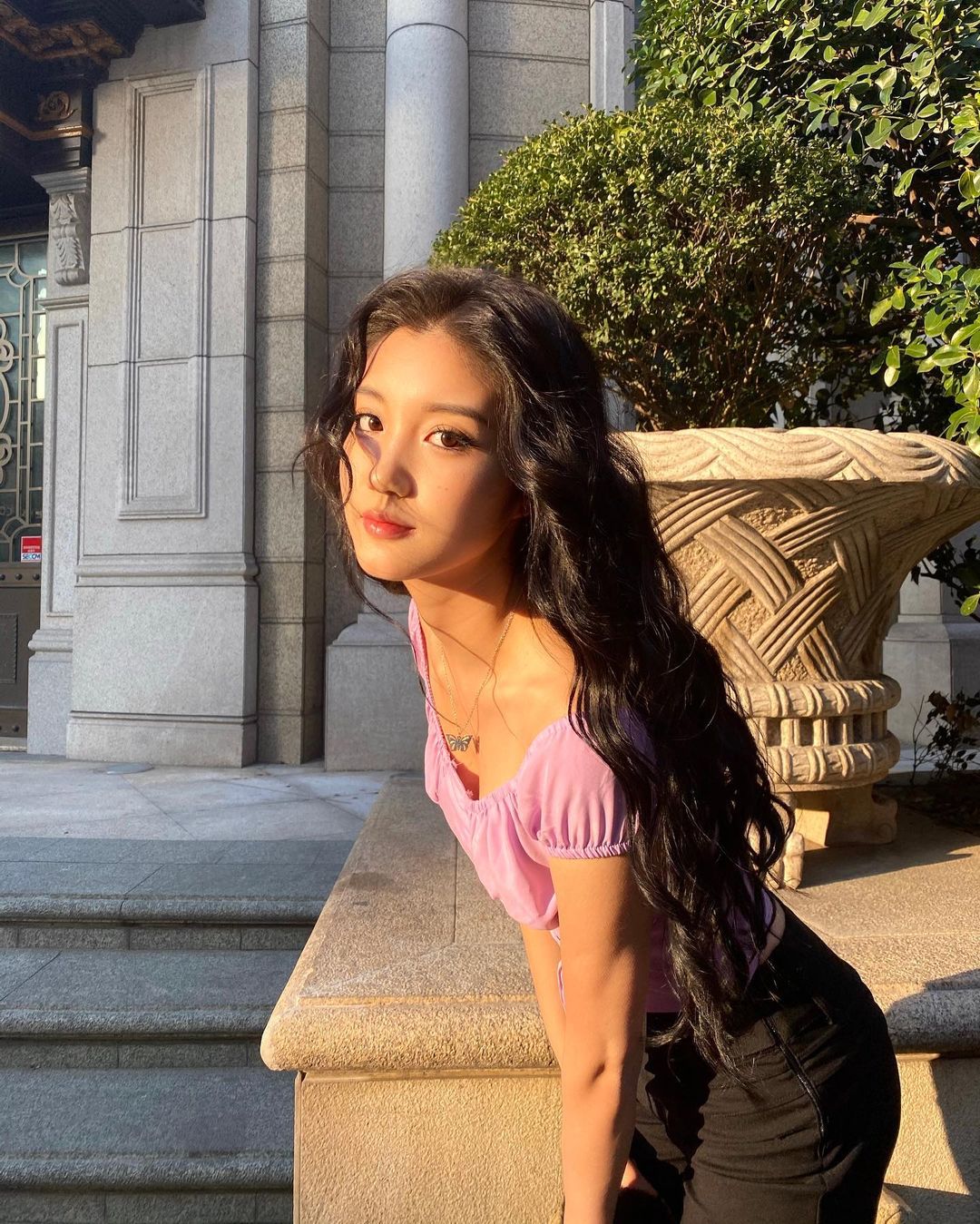 Y2K正夯！個性辣妹nopearii健康膚色更凸顯身材好比例！-第1章-图片14