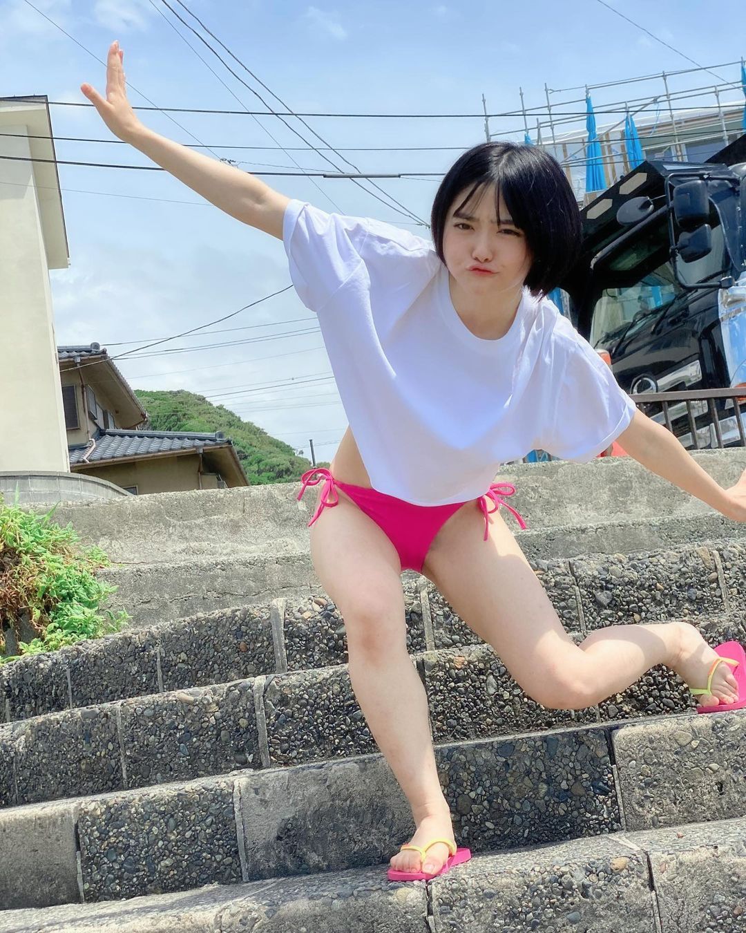 有藝術感也性感！甜美偶像岡田彩夢著迷彩繪更有不輸他人的好身材！-第1章-图片4